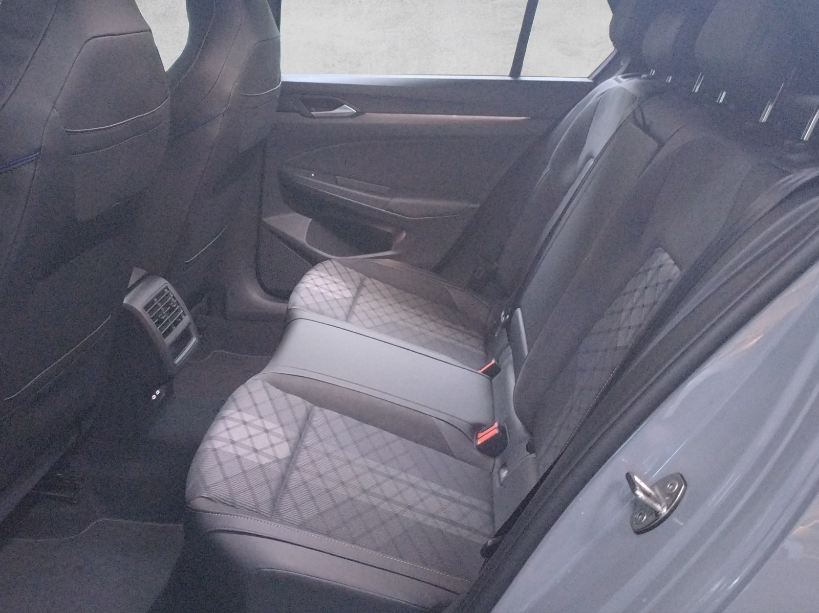 VW Golf 2.0 TSI R-Line DSG 4 Motion-image-7