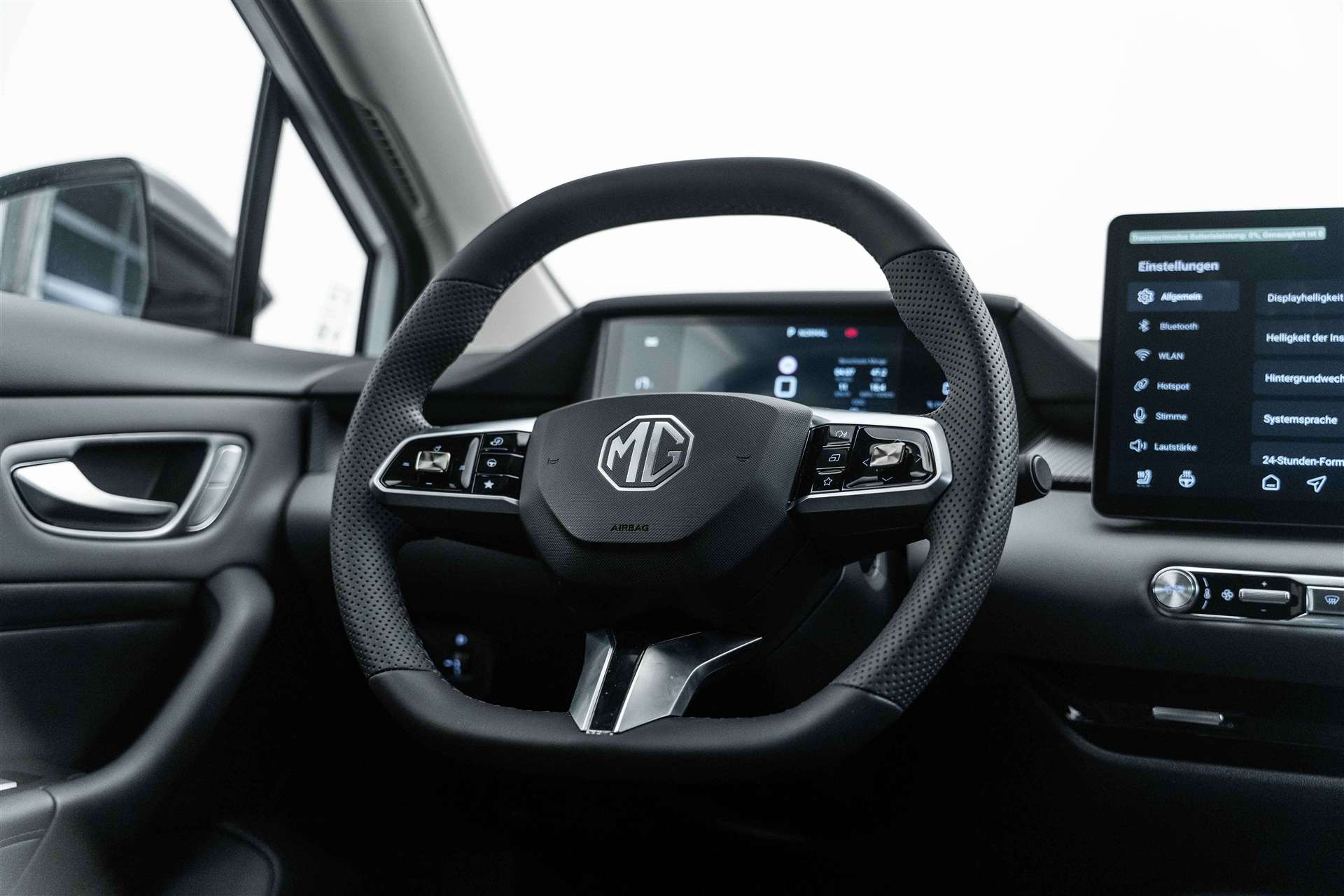 MG 4 EV 64kWh Premium Facelift Automat-image-7