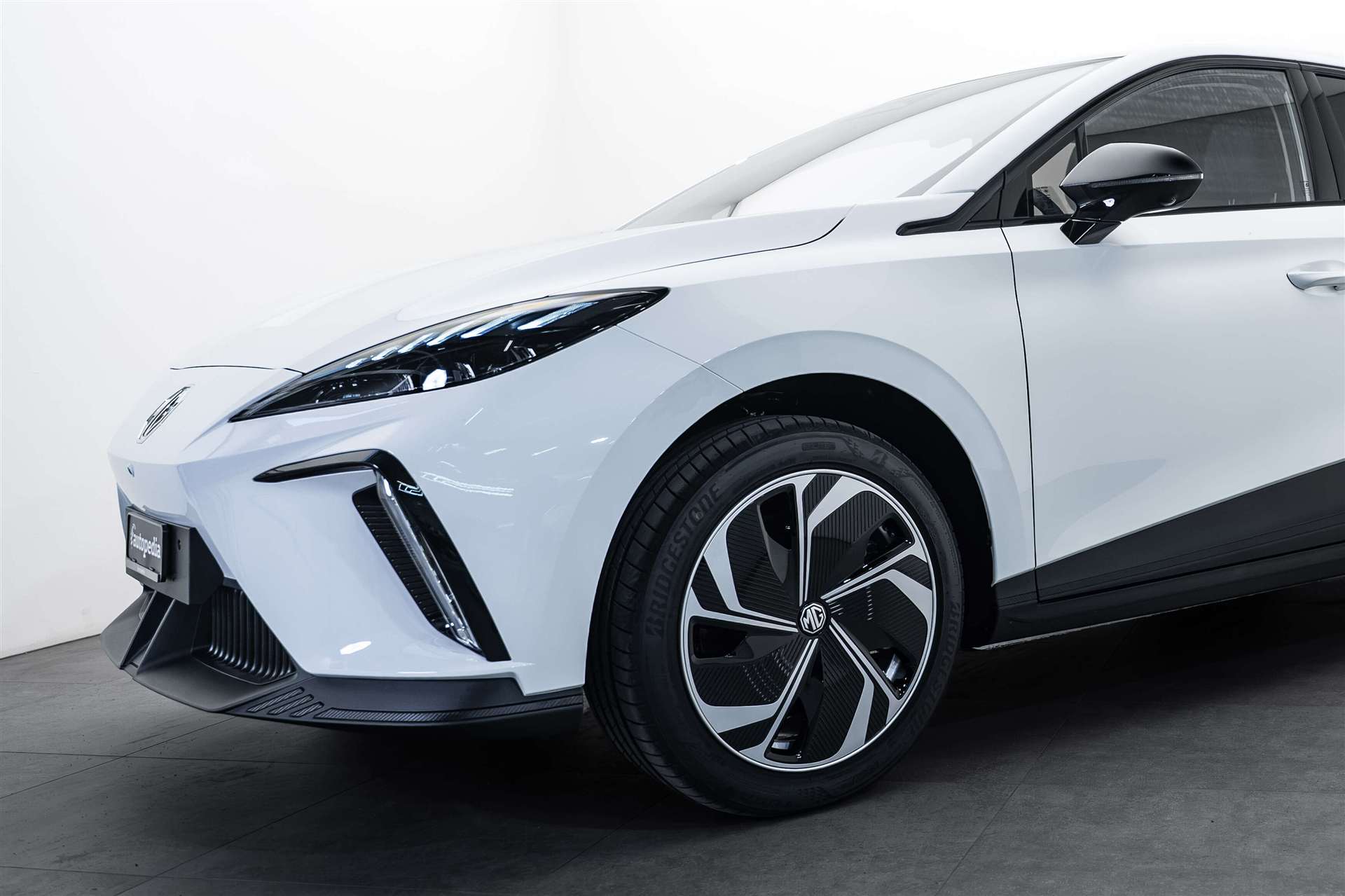 MG 4 EV 64kWh Premium Facelift Automat-showroom-element-1