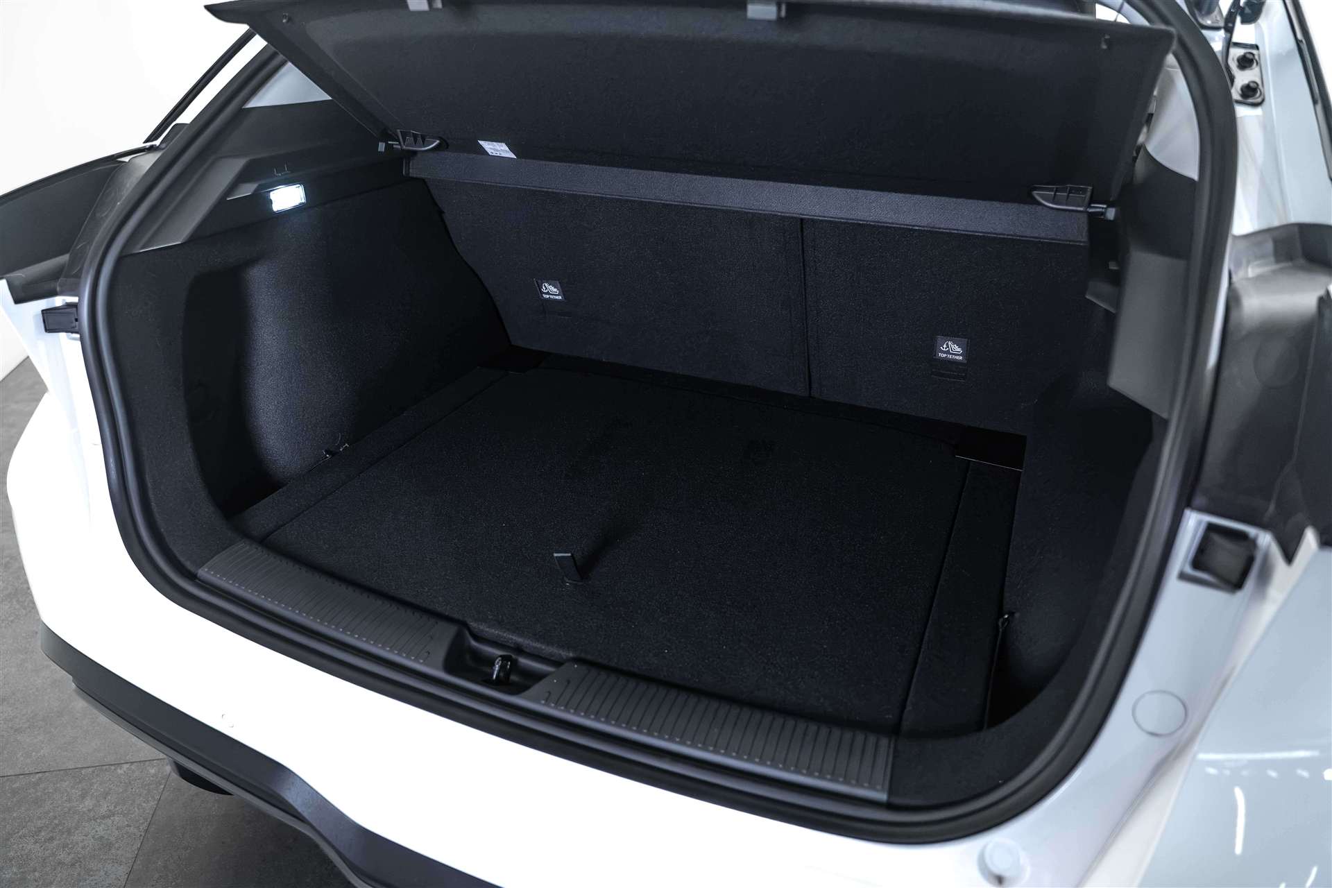 MG 4 EV 64kWh Premium Facelift Automat-image-4