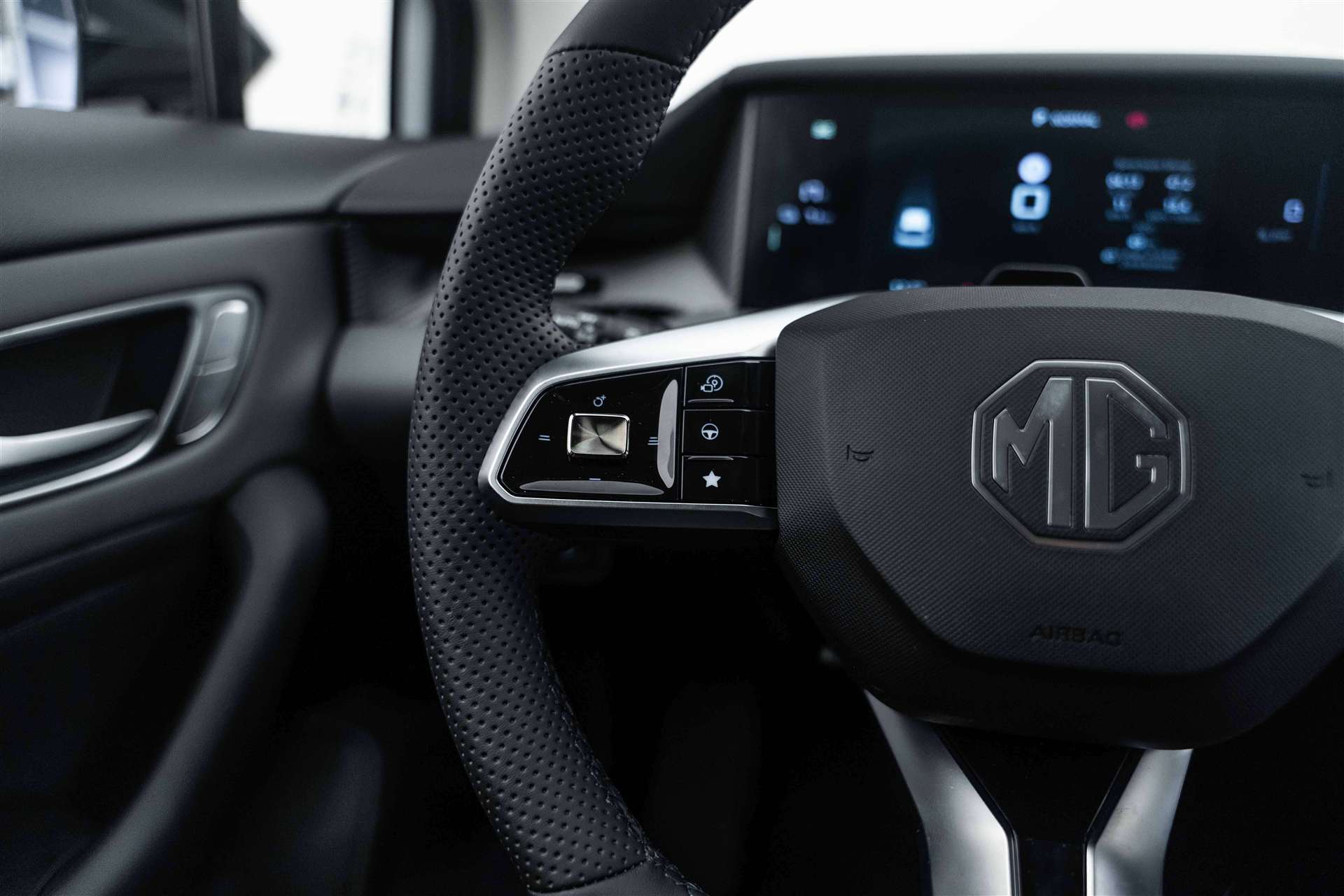 MG 4 EV 64kWh Premium Facelift Automat-image-12
