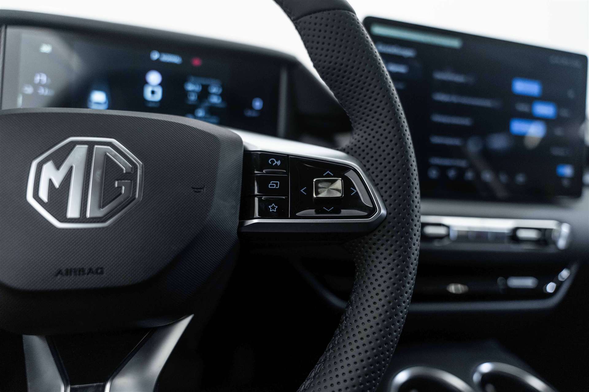 MG 4 EV 64kWh Premium Facelift Automat-image-13