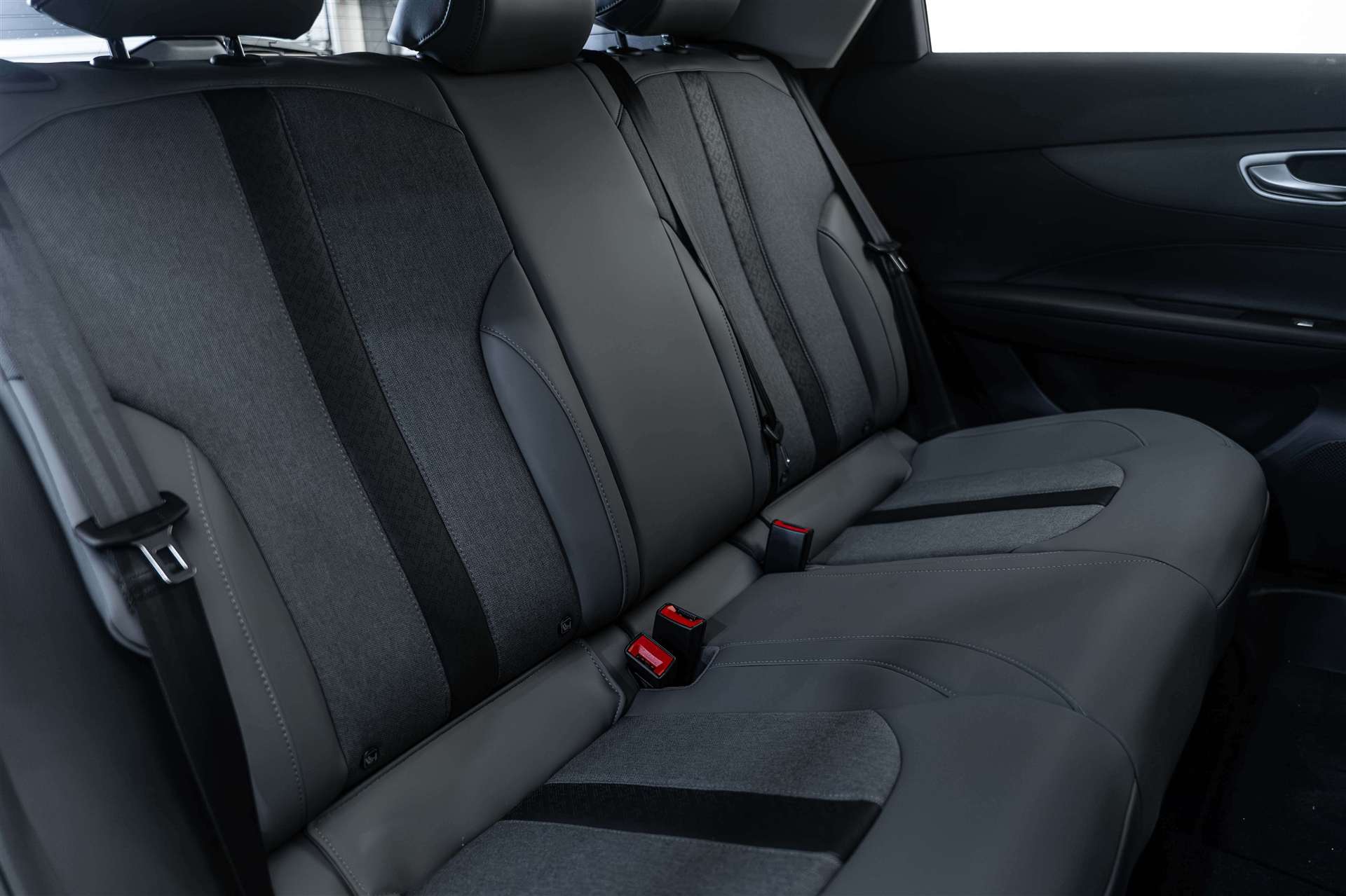 MG 4 EV 64kWh Premium Facelift Automat-image-11