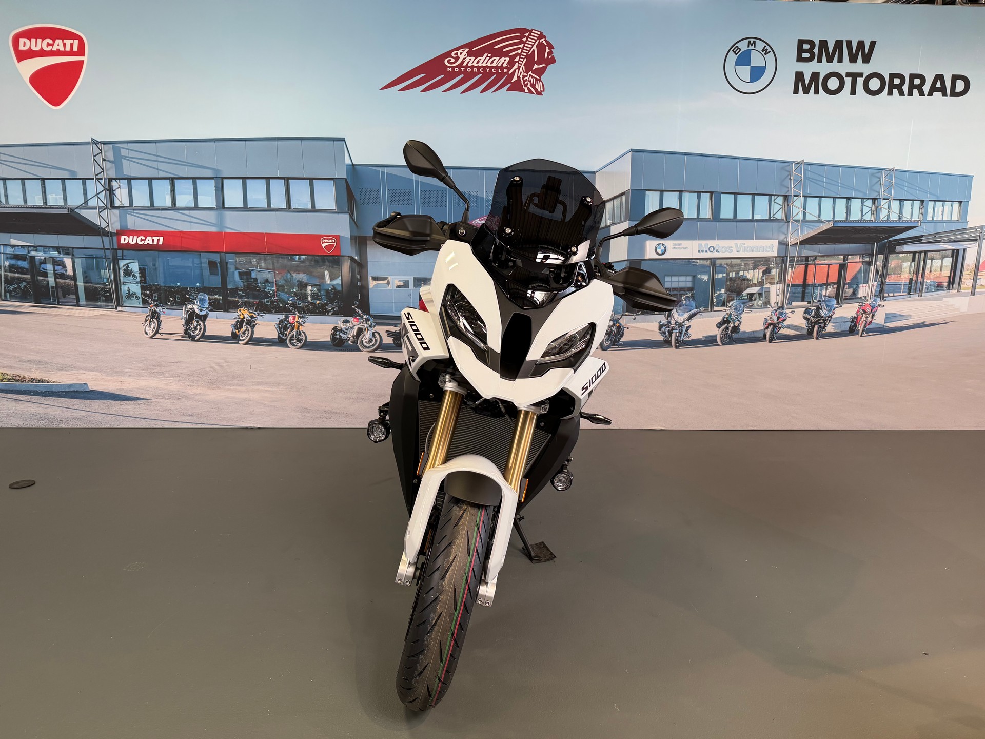 BMW S 1000 XR-showroom-element-1