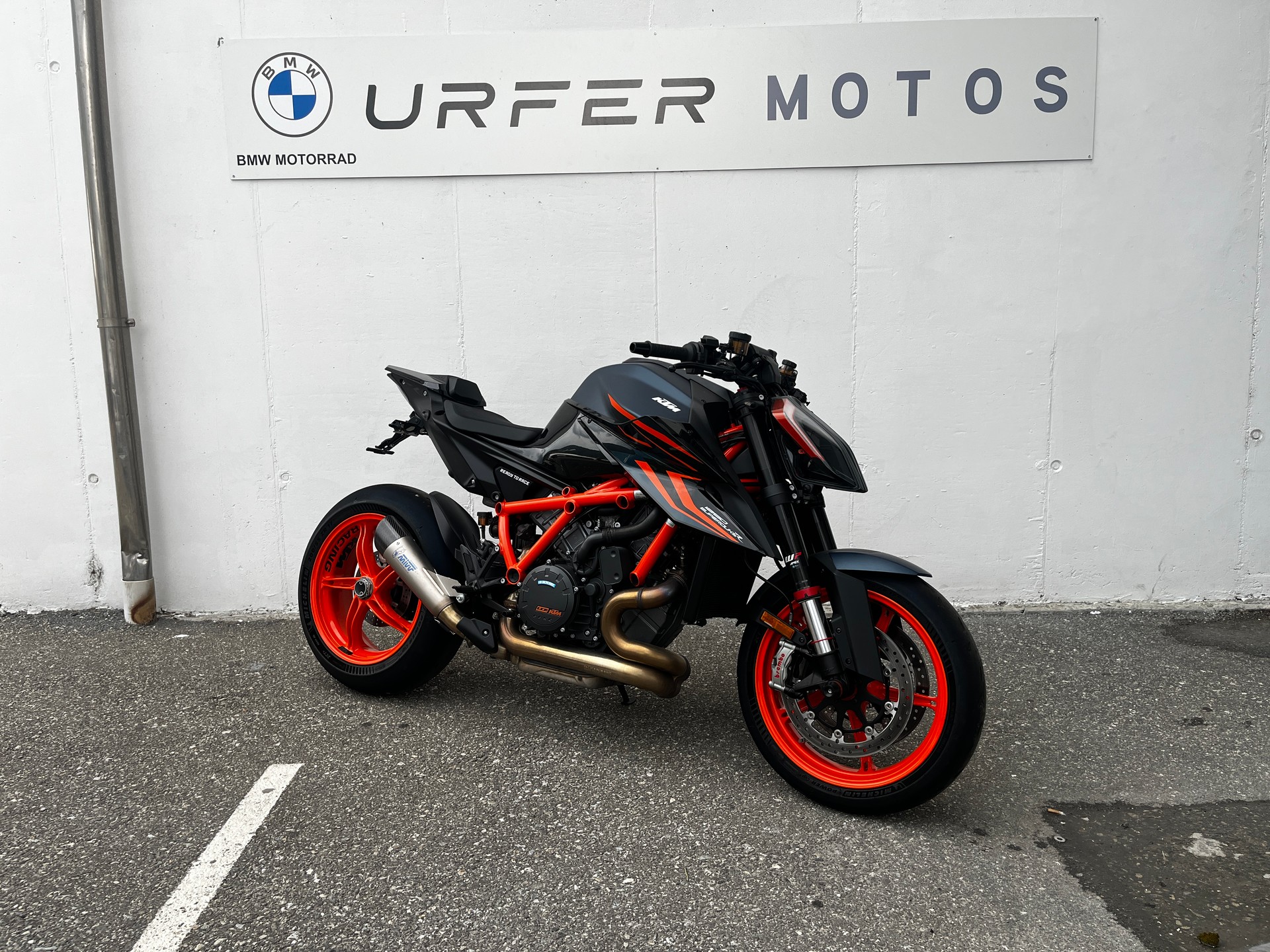 KTM 1290 Super Duke R-showroom-element-1
