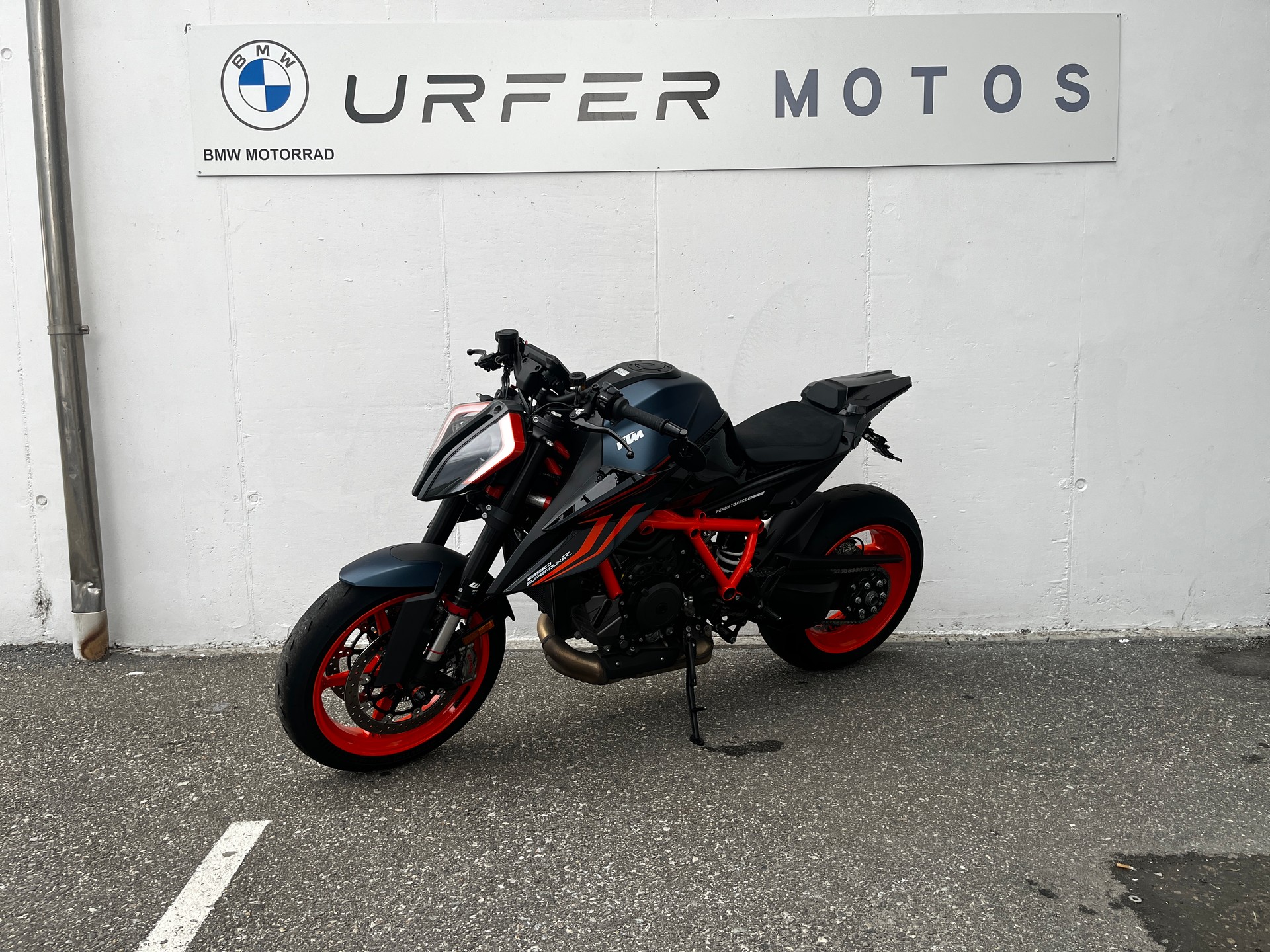 KTM 1290 Super Duke R-showroom-element-3