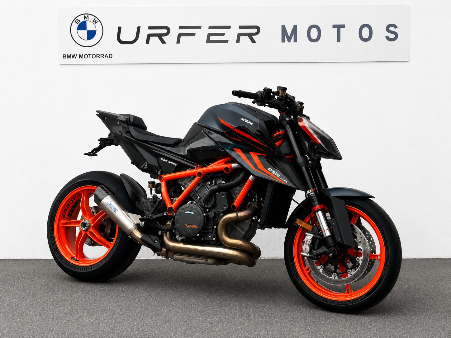 KTM 1290 Super Duke R-showroom-element-1