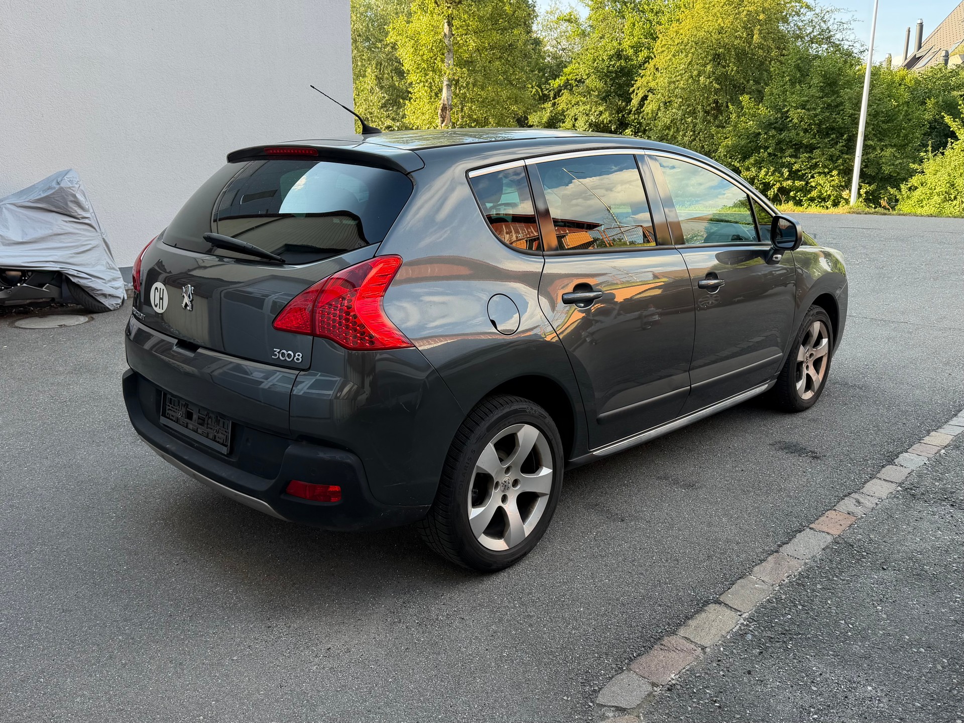 PEUGEOT 3008 2.0 HDI Allure Tiptronic Automat *Top-Zustand*-image-3