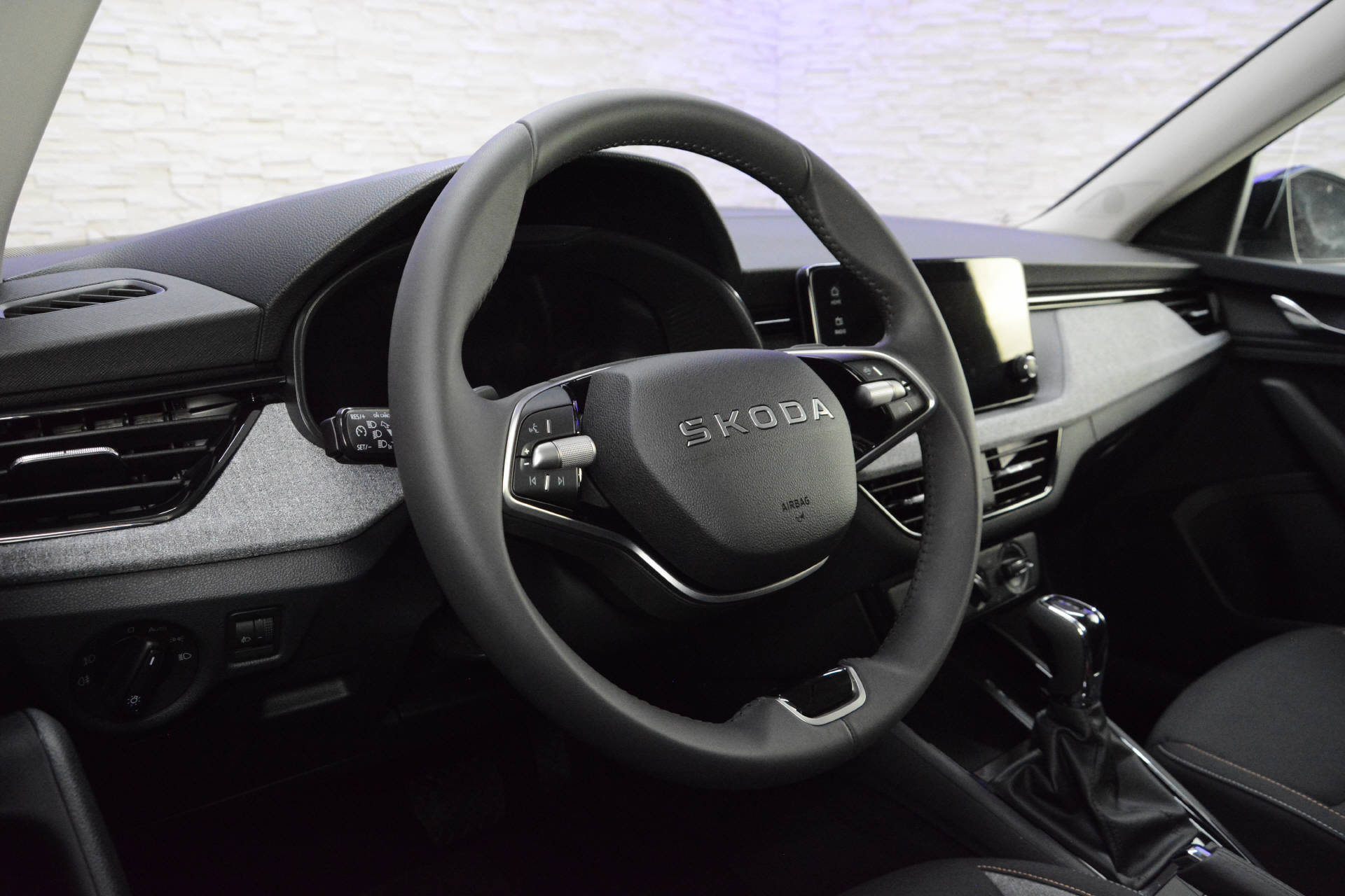 SKODA Kamiq 1.0 TSI Selection DSG-image-8