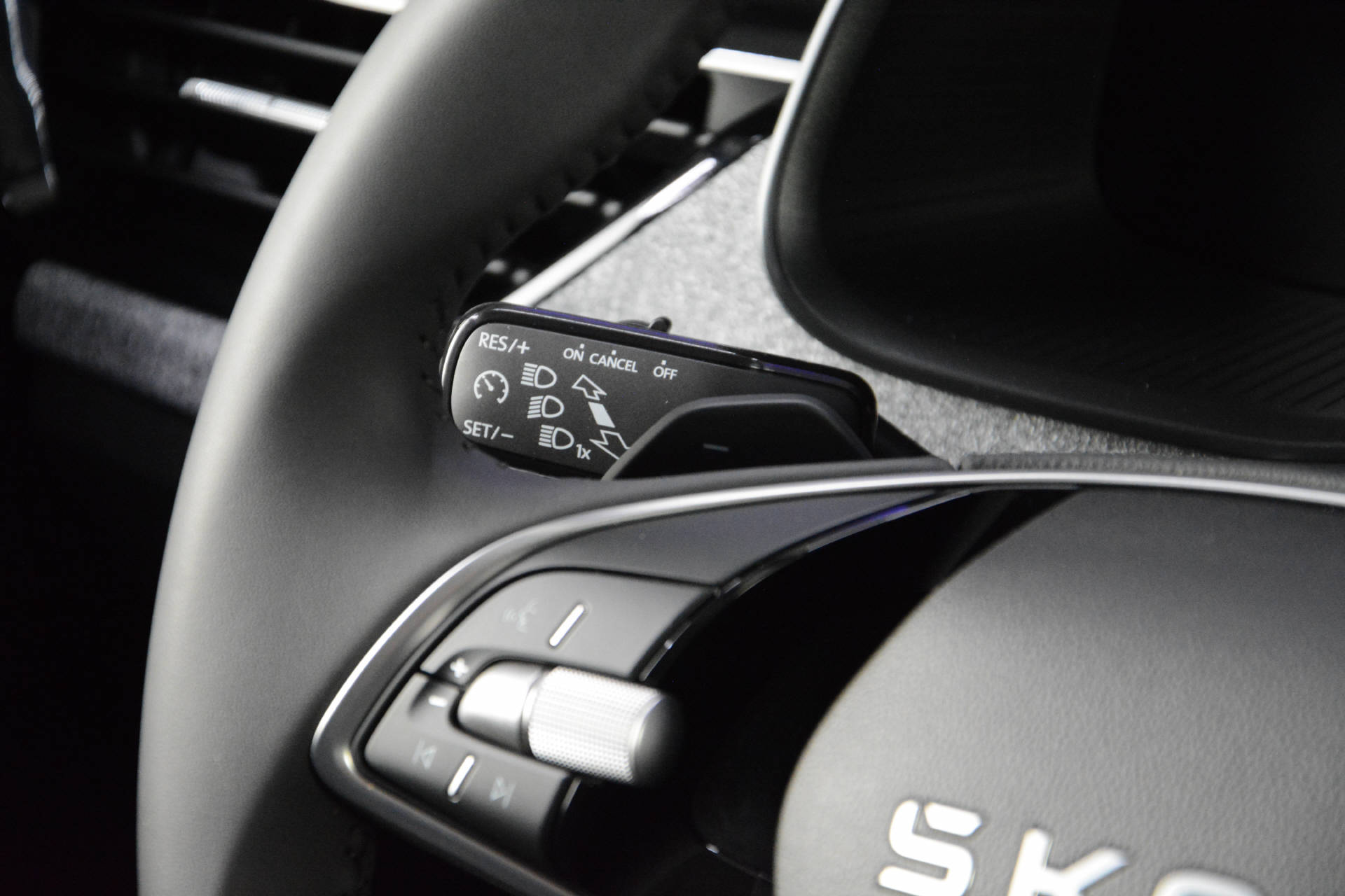 SKODA Kamiq 1.0 TSI Selection DSG-image-16