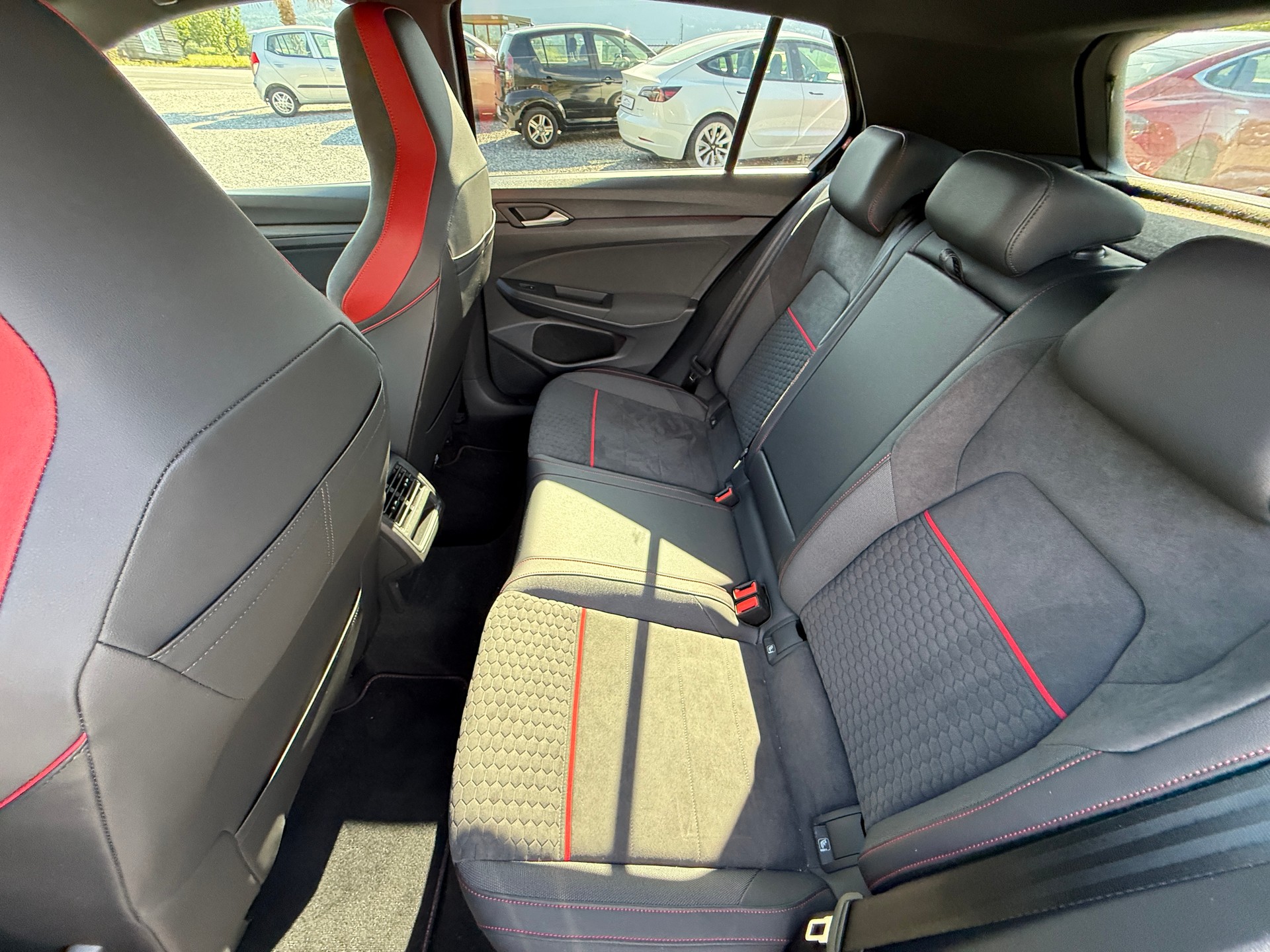 VW Golf 2.0 TSI GTI Clubsport DSG-image-9