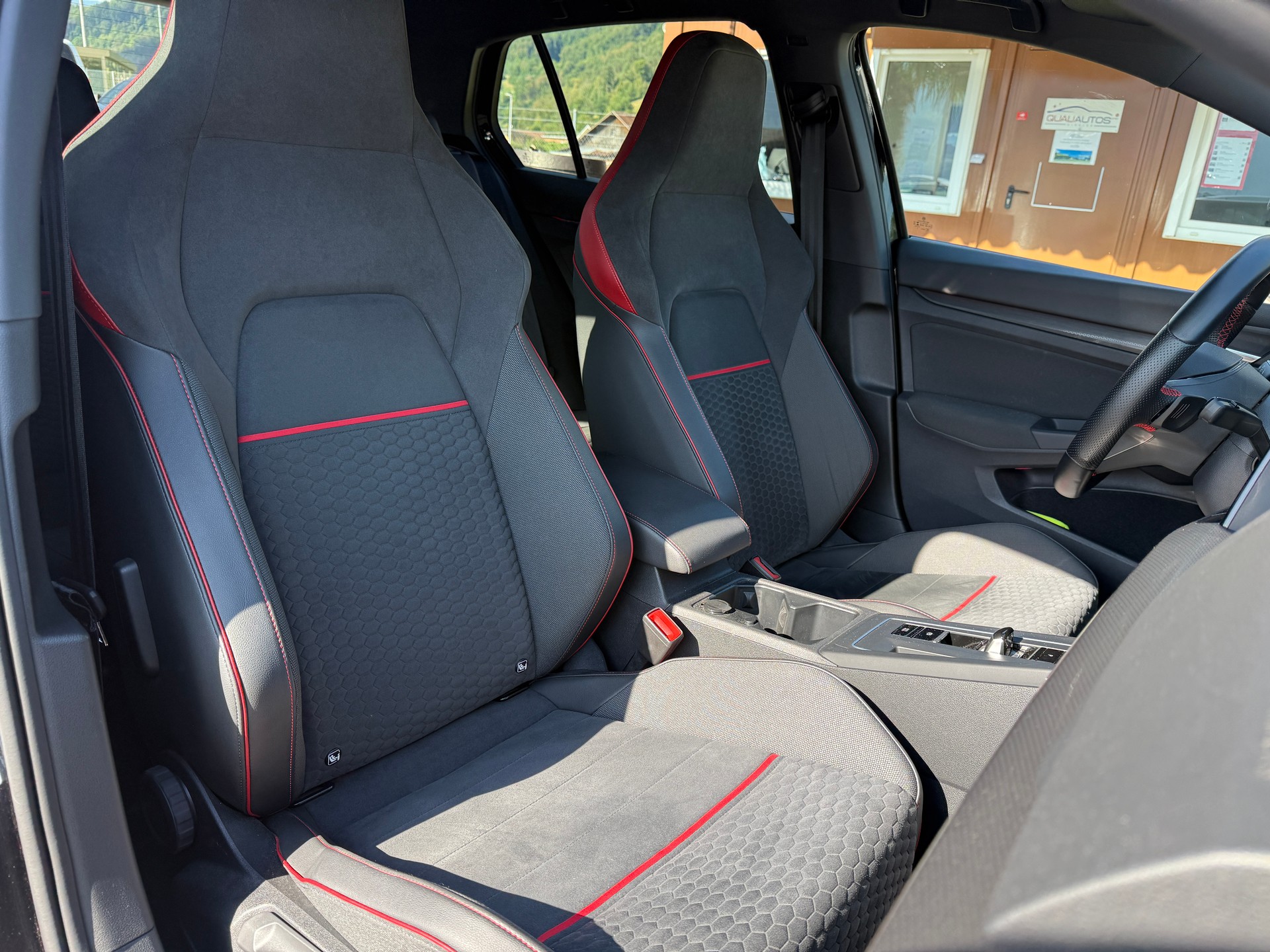 VW Golf 2.0 TSI GTI Clubsport DSG-image-8