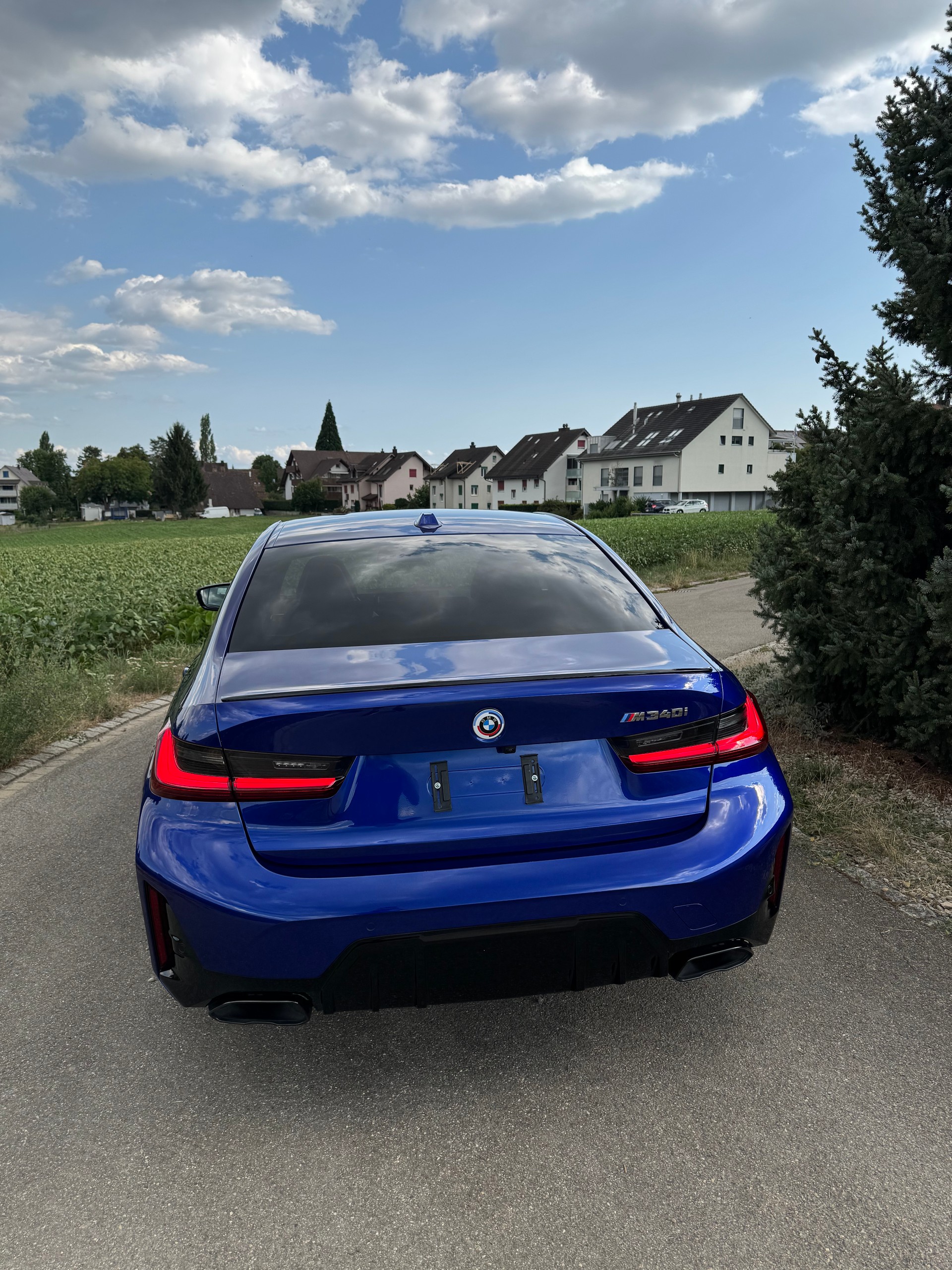 BMW M340i xDrive - San Marino Blau-image-6