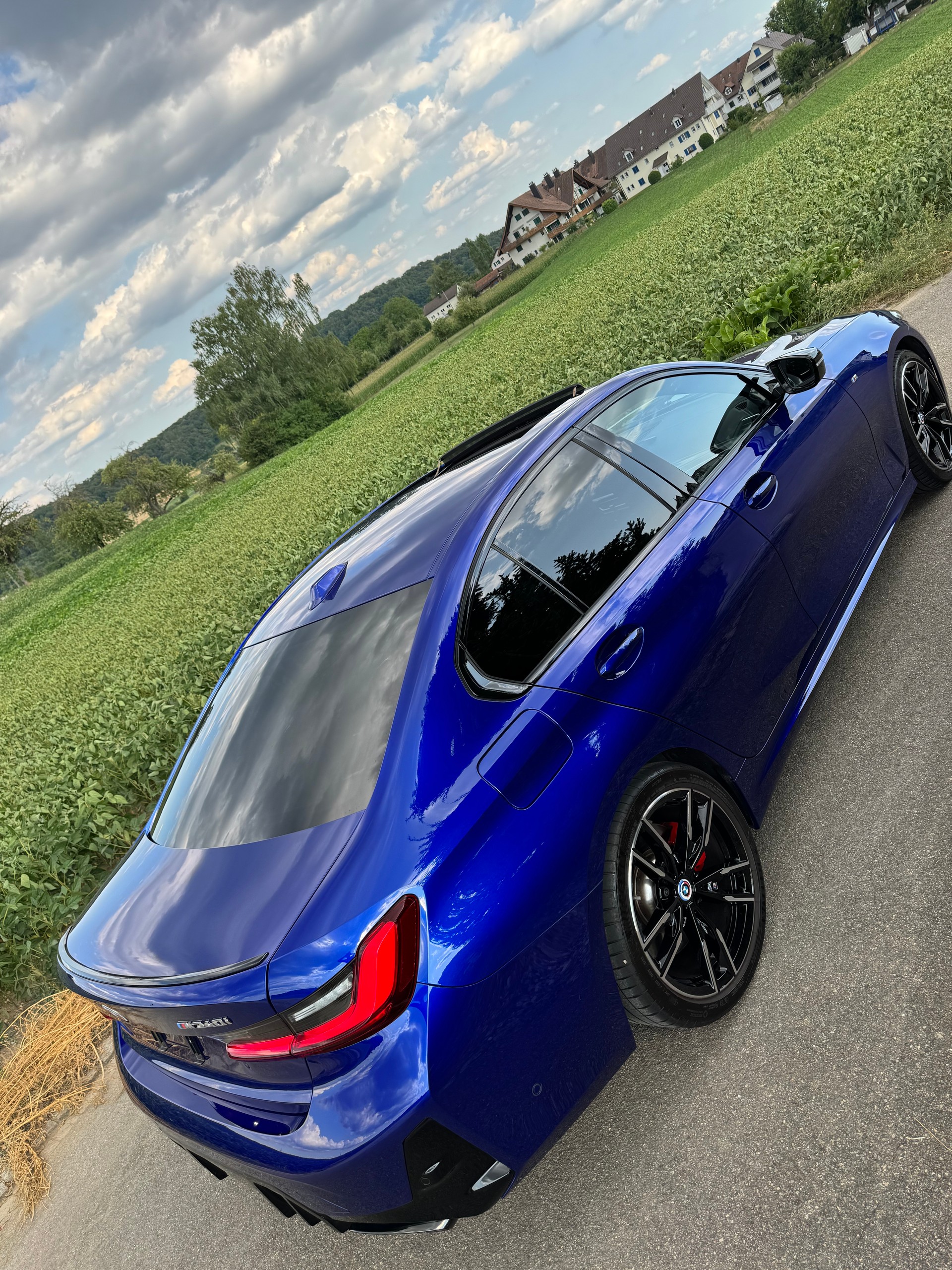 BMW M340i xDrive - San Marino Blau-image-1