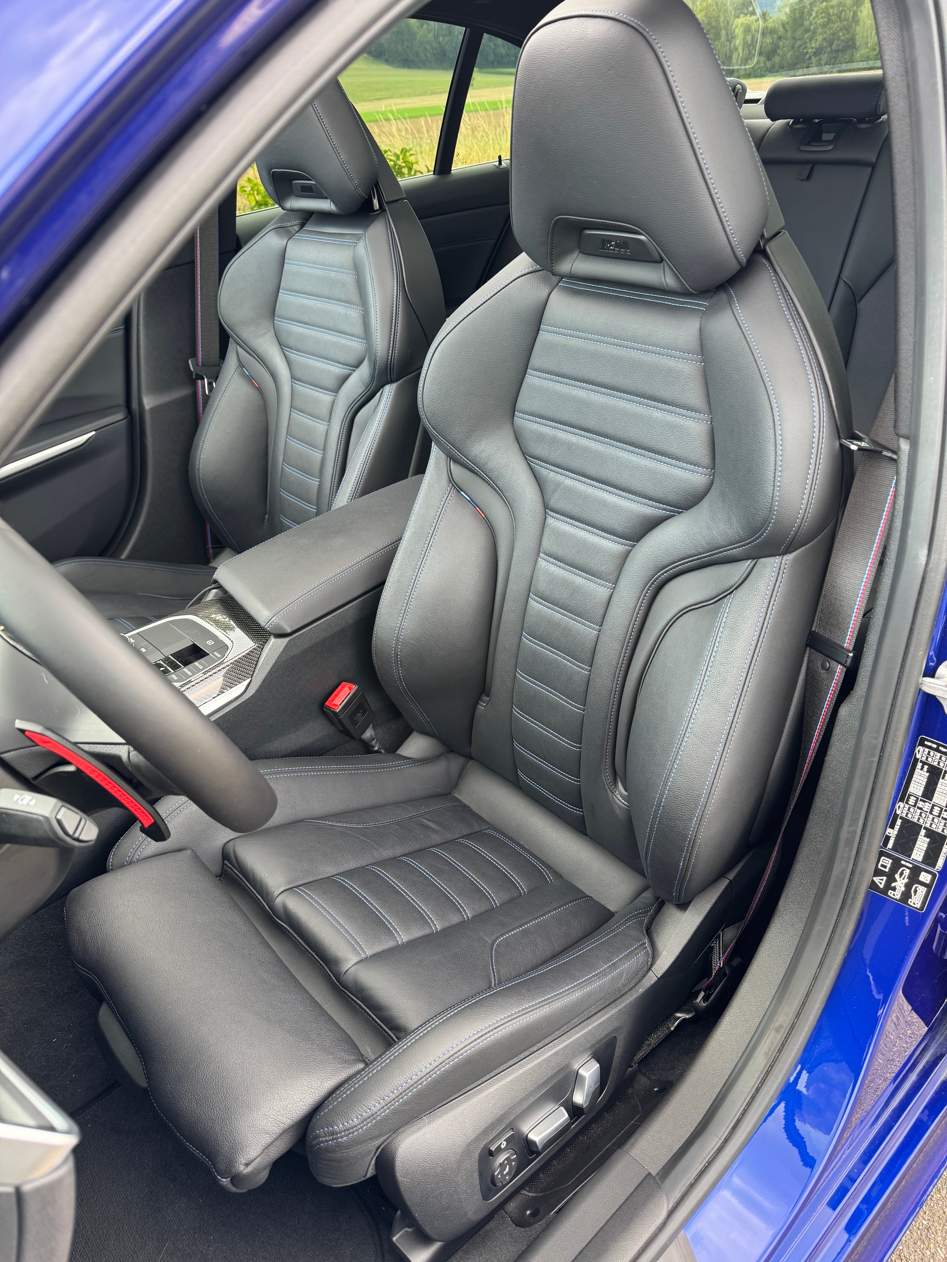 BMW M340i xDrive - San Marino Blau-image-8