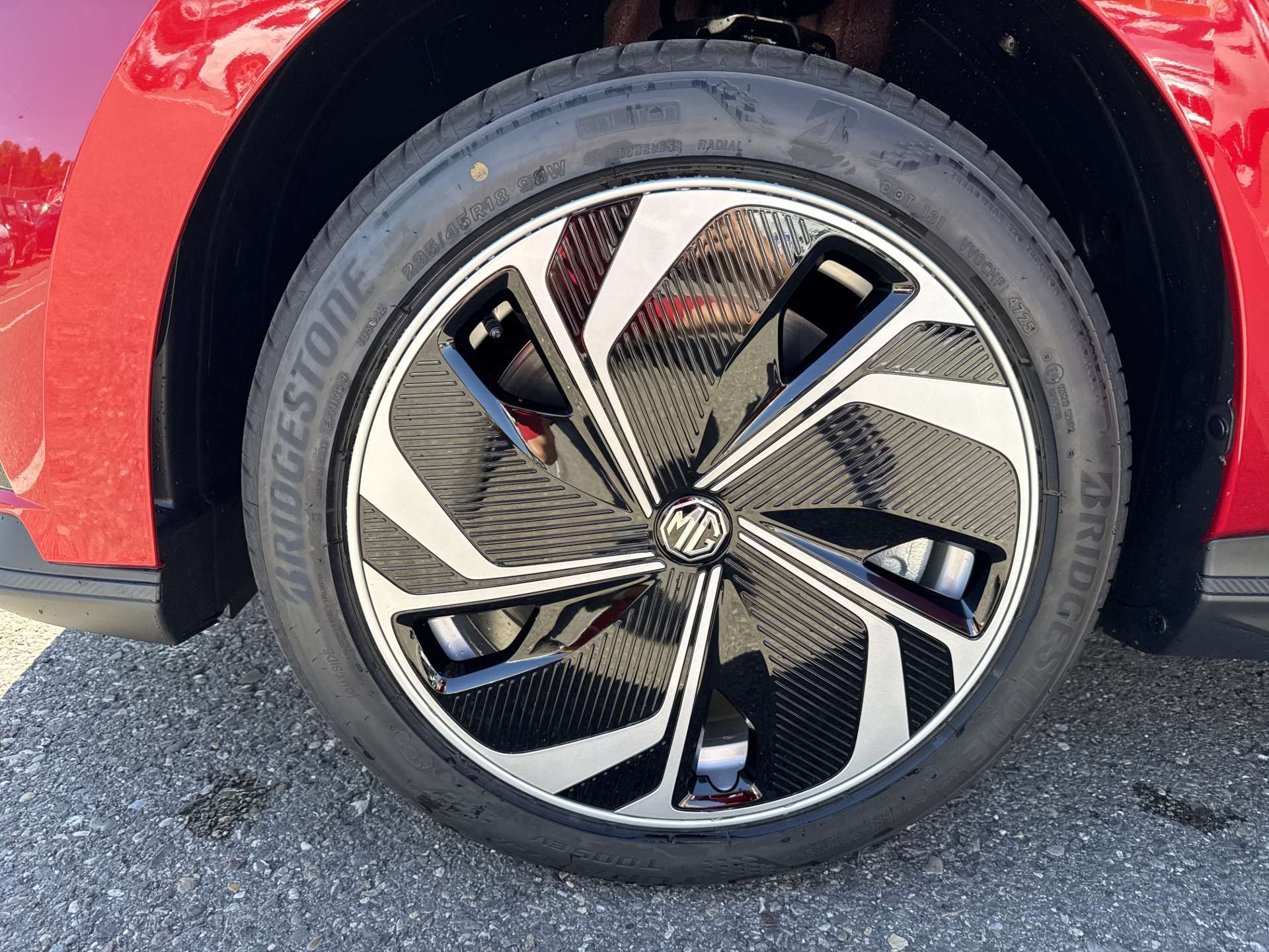 MG 4 EV 64kWh Premium Facelift Automat-image-8