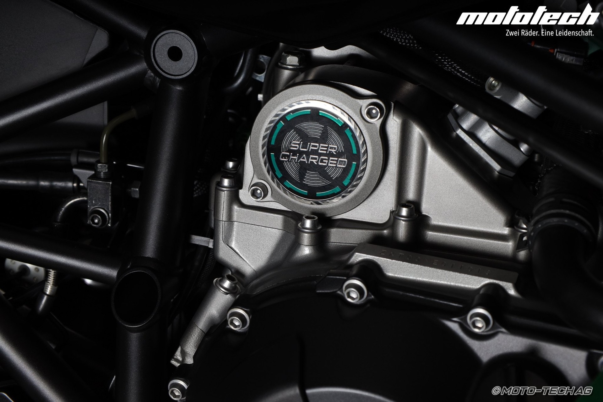 KAWASAKI Ninja H2 SX SE ABS AKRAPOVIC-image-6