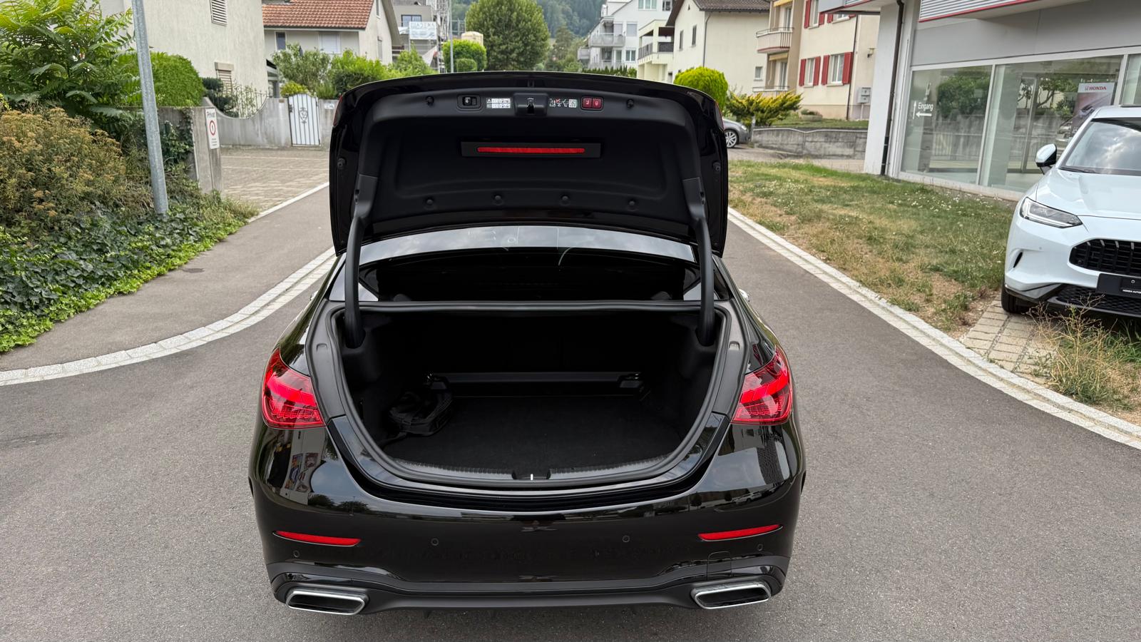 MERCEDES-BENZ C 300 AMG Line 4matic-image-3
