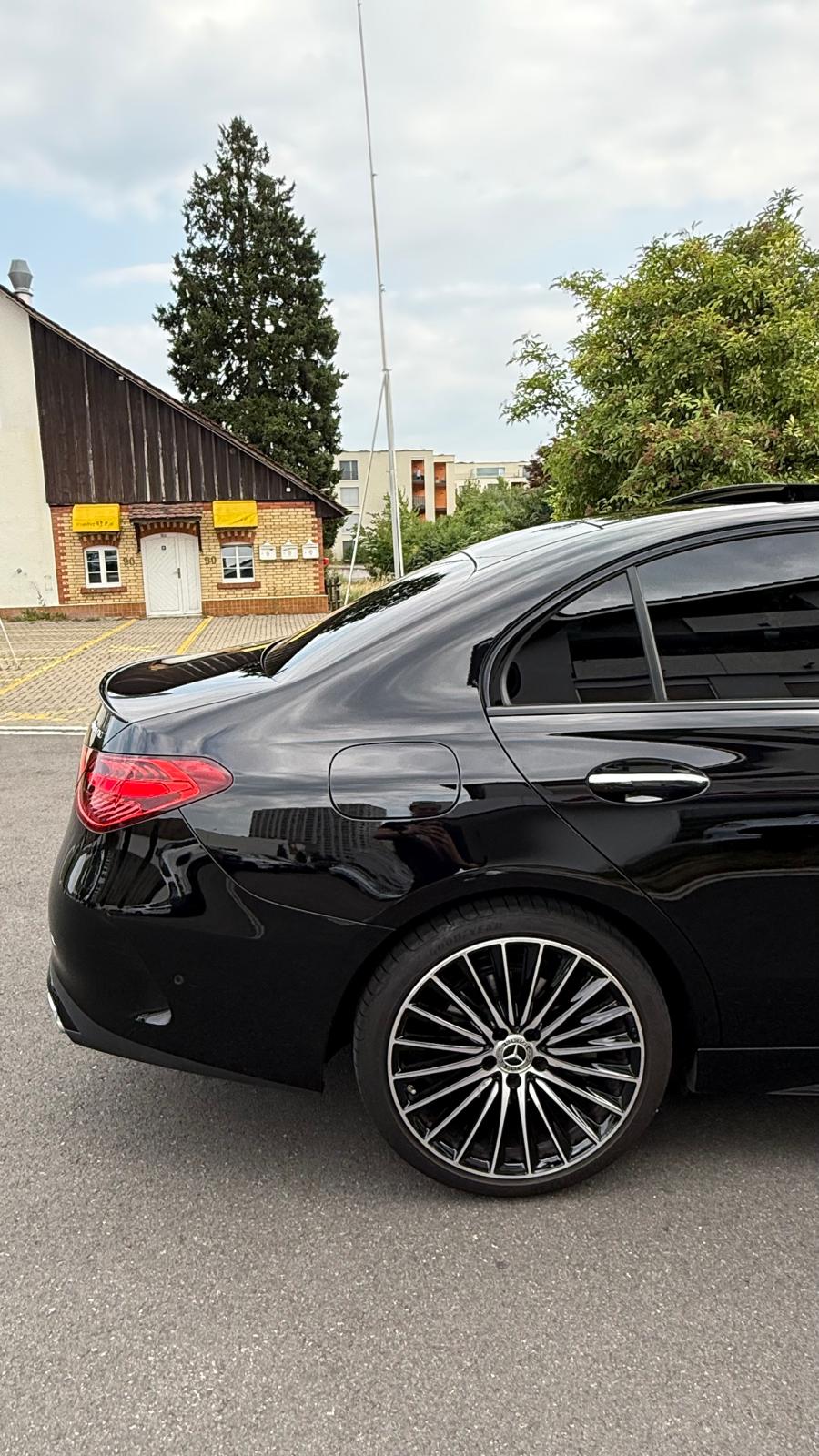 MERCEDES-BENZ C 300 AMG Line 4matic-image-4