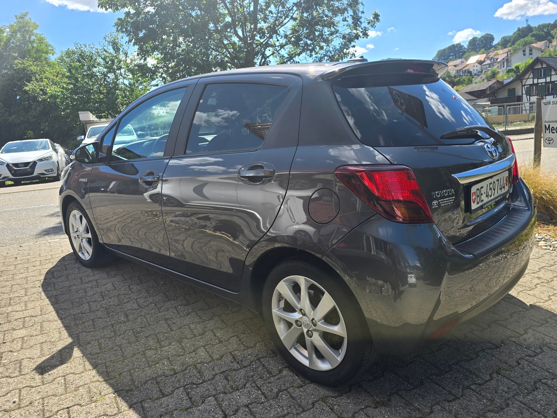 TOYOTA Yaris 1.5 VVT-i Hybrid Swiss Trend e-CVT-image-4