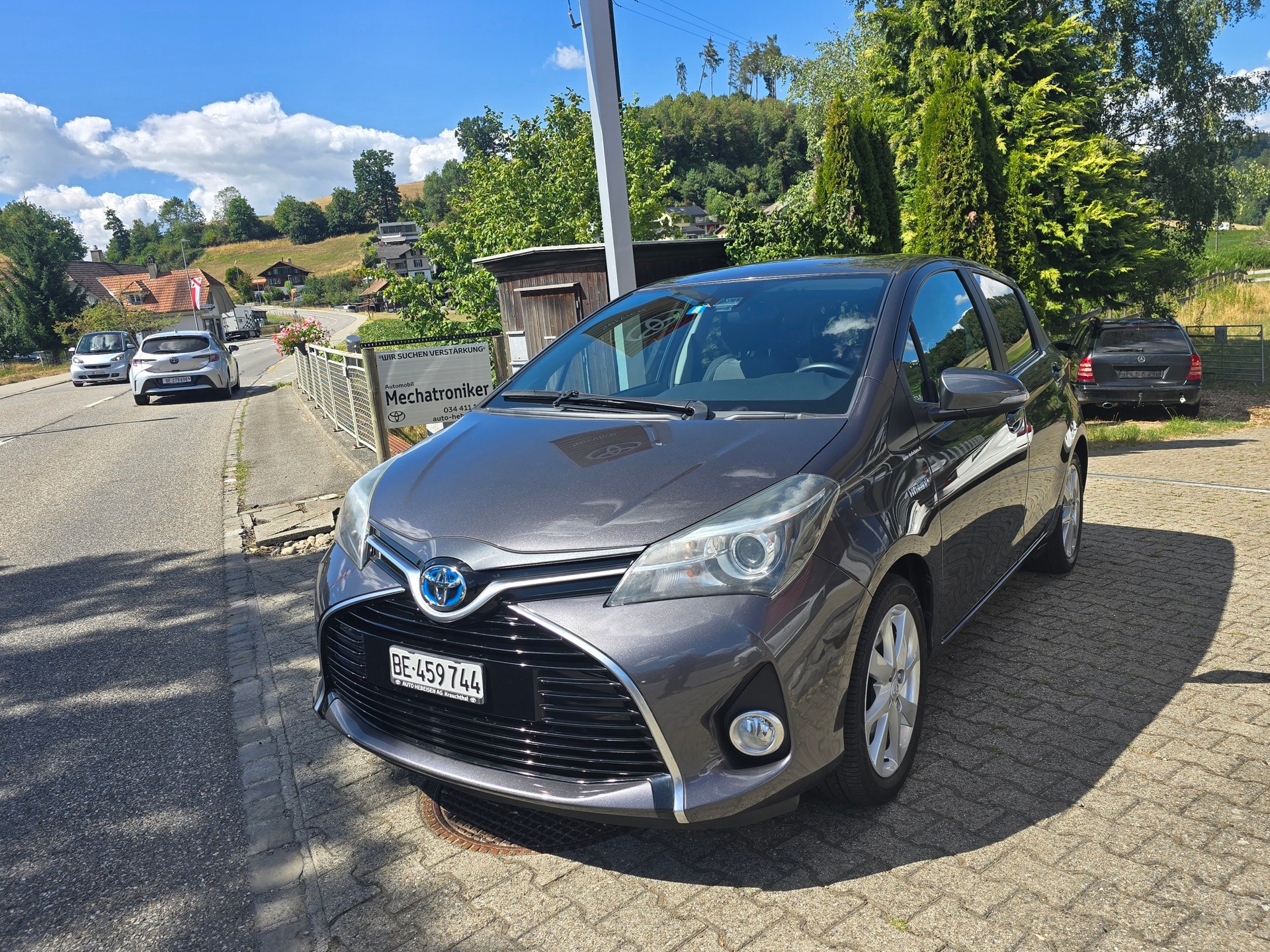 TOYOTA Yaris 1.5 VVT-i Hybrid Swiss Trend e-CVT-image-0
