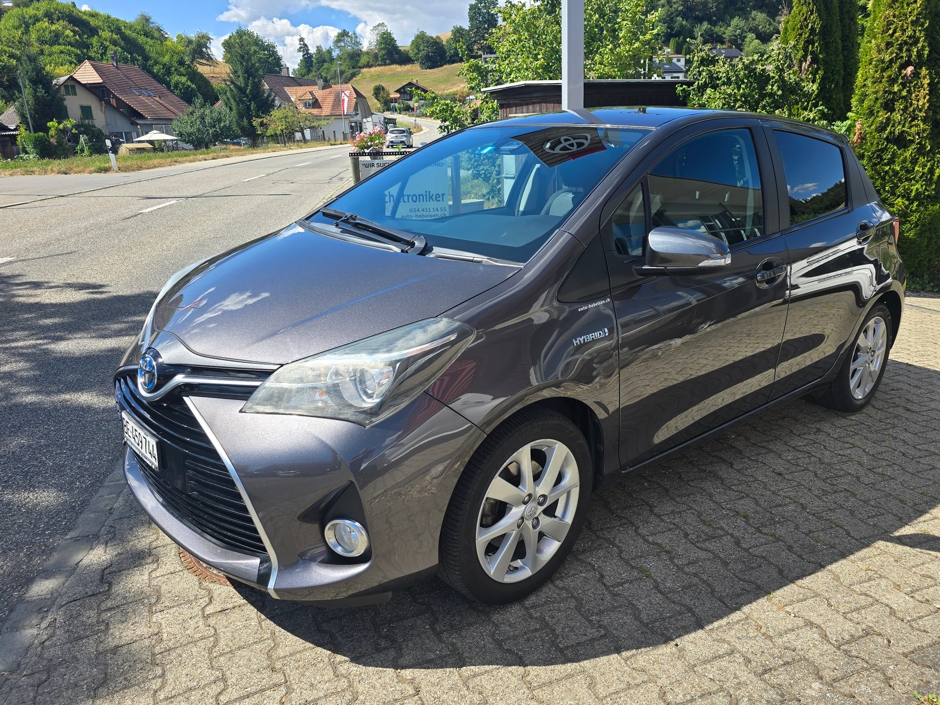TOYOTA Yaris 1.5 VVT-i Hybrid Swiss Trend e-CVT-image-3