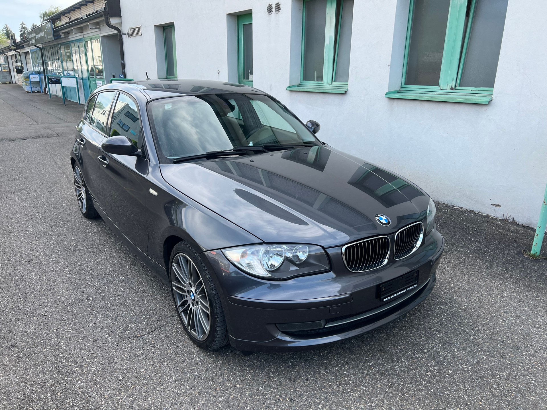 BMW 130i Steptronic-image-0