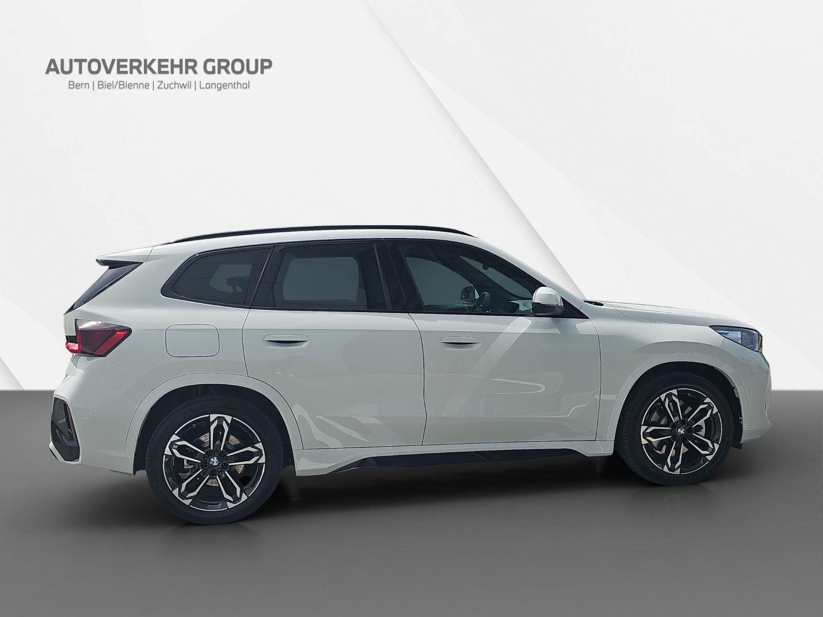 BMW iX1 xDrive 30 M Sport-image-6