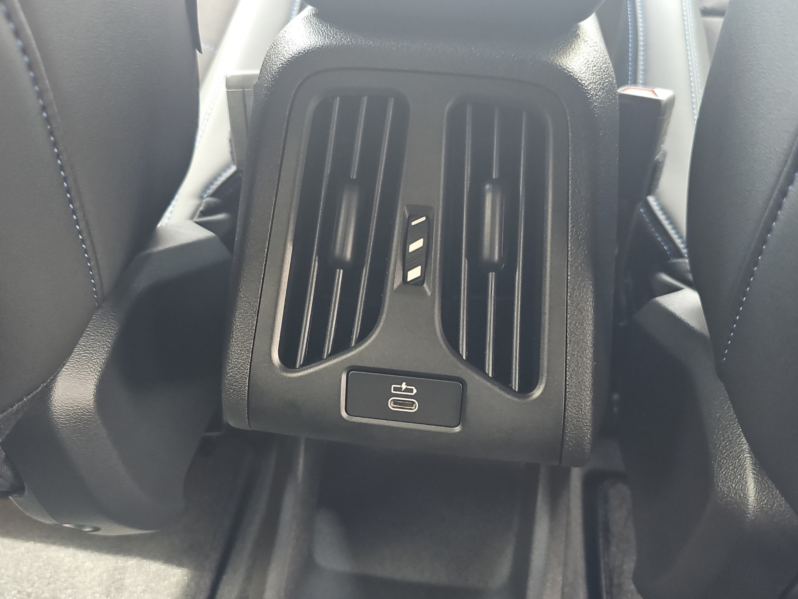 BMW iX1 xDrive 30 M Sport-image-21