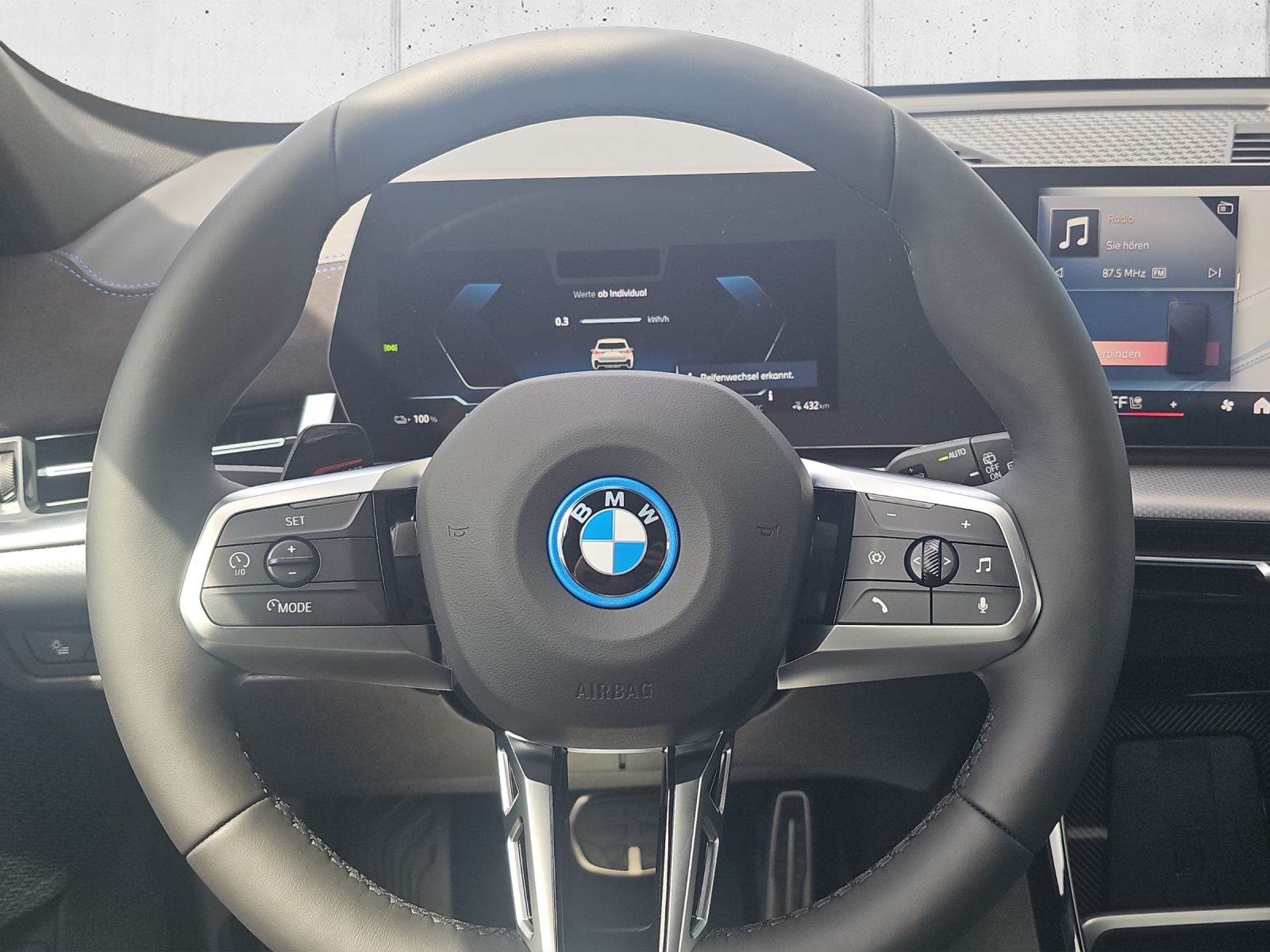 BMW iX1 xDrive 30 M Sport-image-12