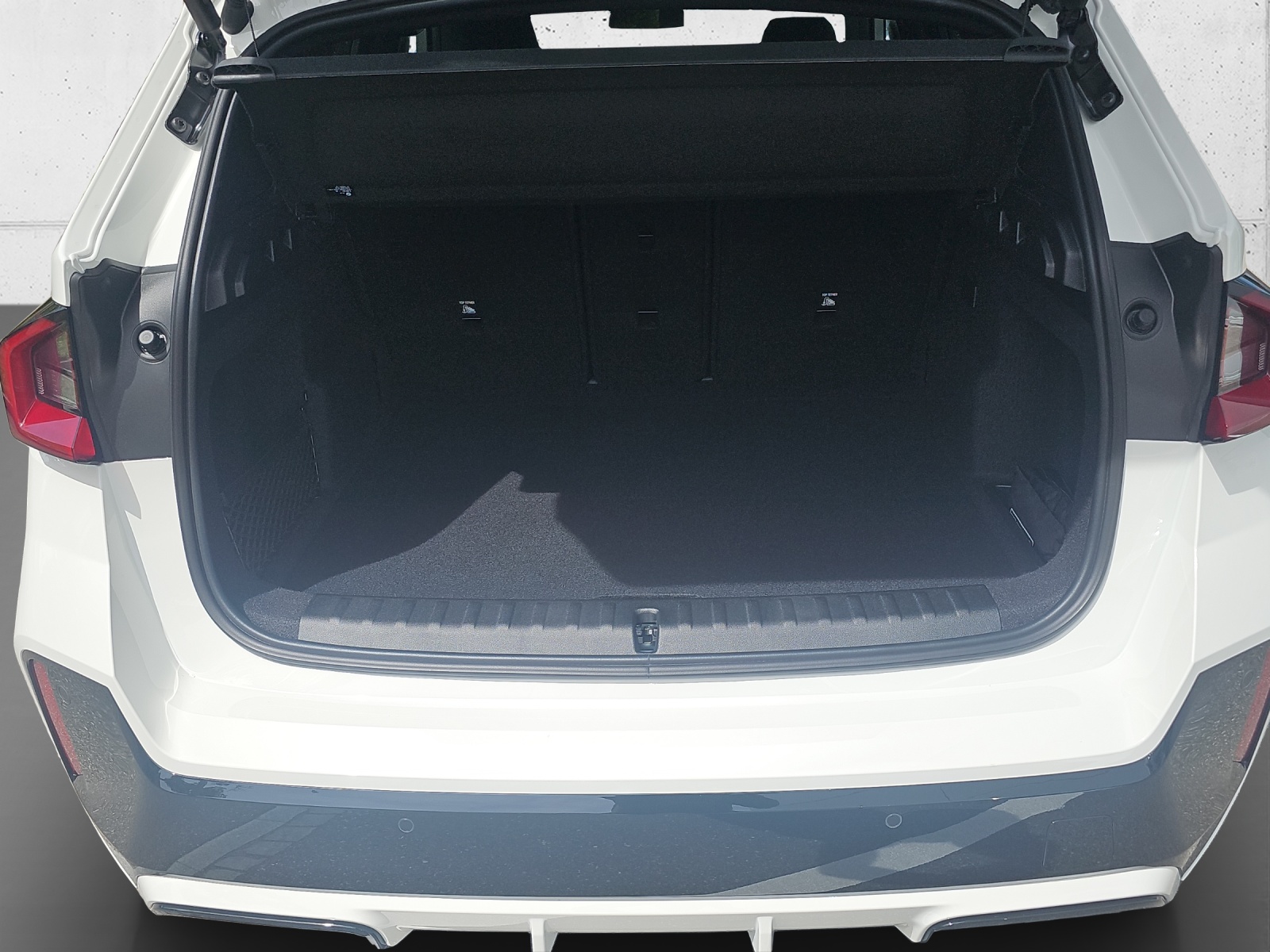 BMW iX1 xDrive 30 M Sport-image-15