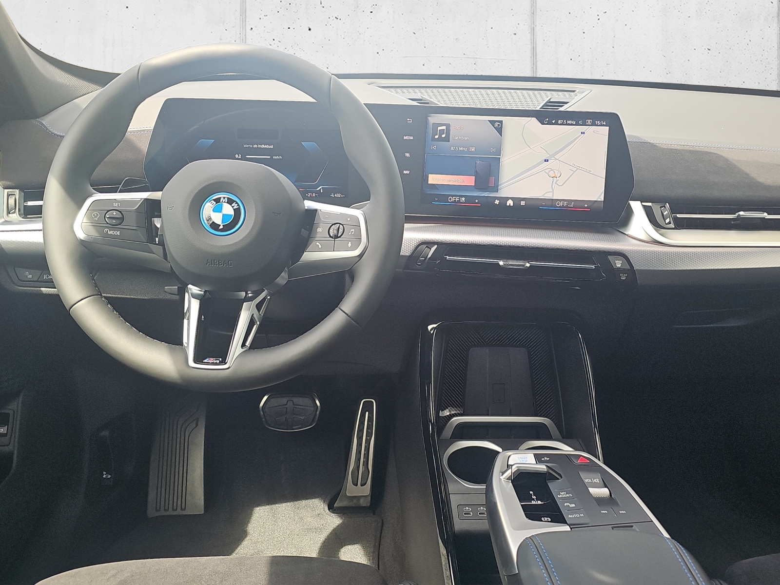 BMW iX1 xDrive 30 M Sport-image-14