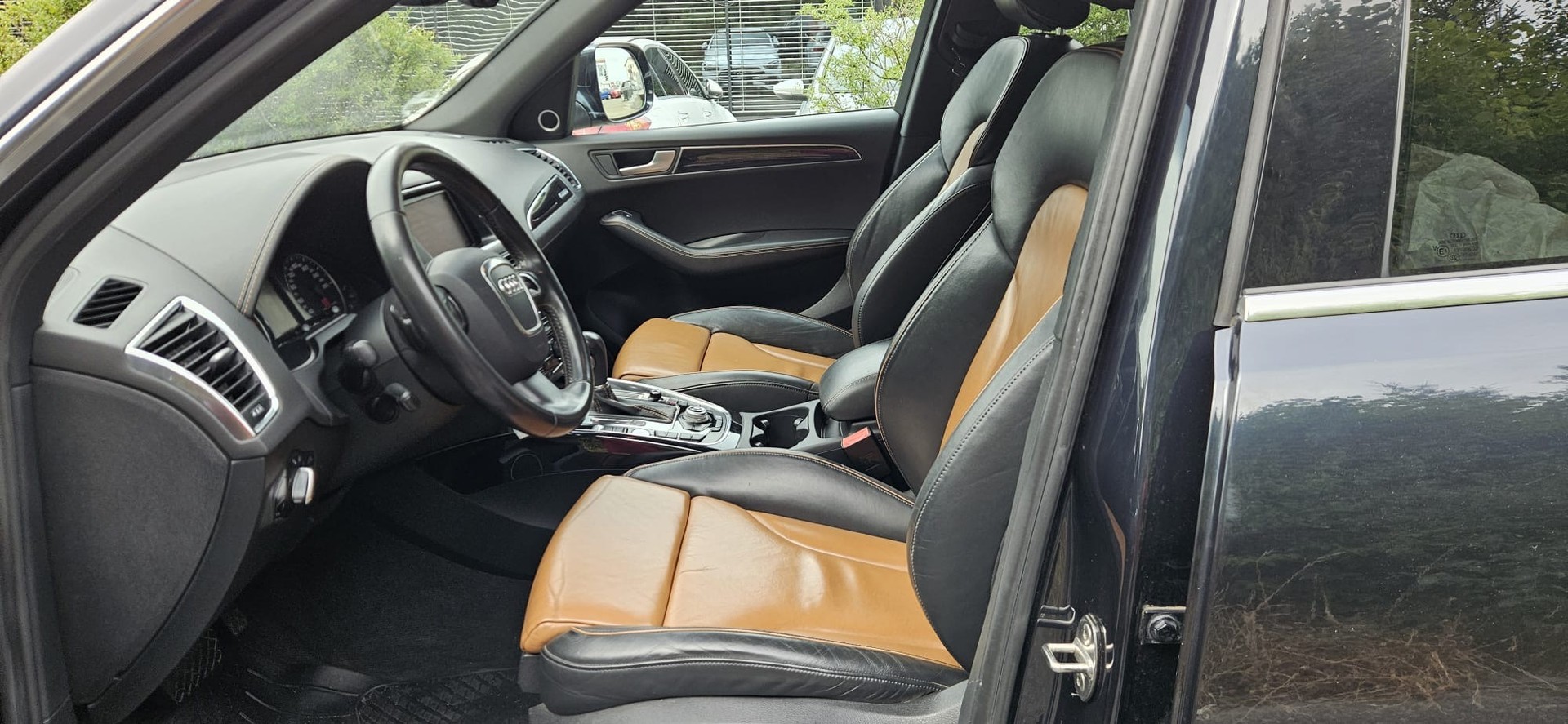 AUDI Q5 3.0 TDI quattro S-tronic-image-2