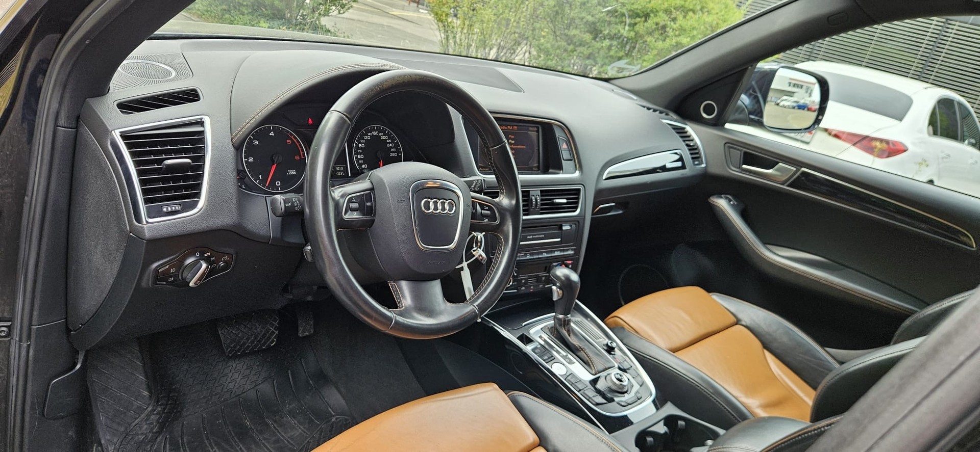 AUDI Q5 3.0 TDI quattro S-tronic-image-5