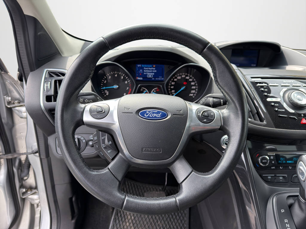 FORD Kuga 1.6 EcoB Titanium-image-9