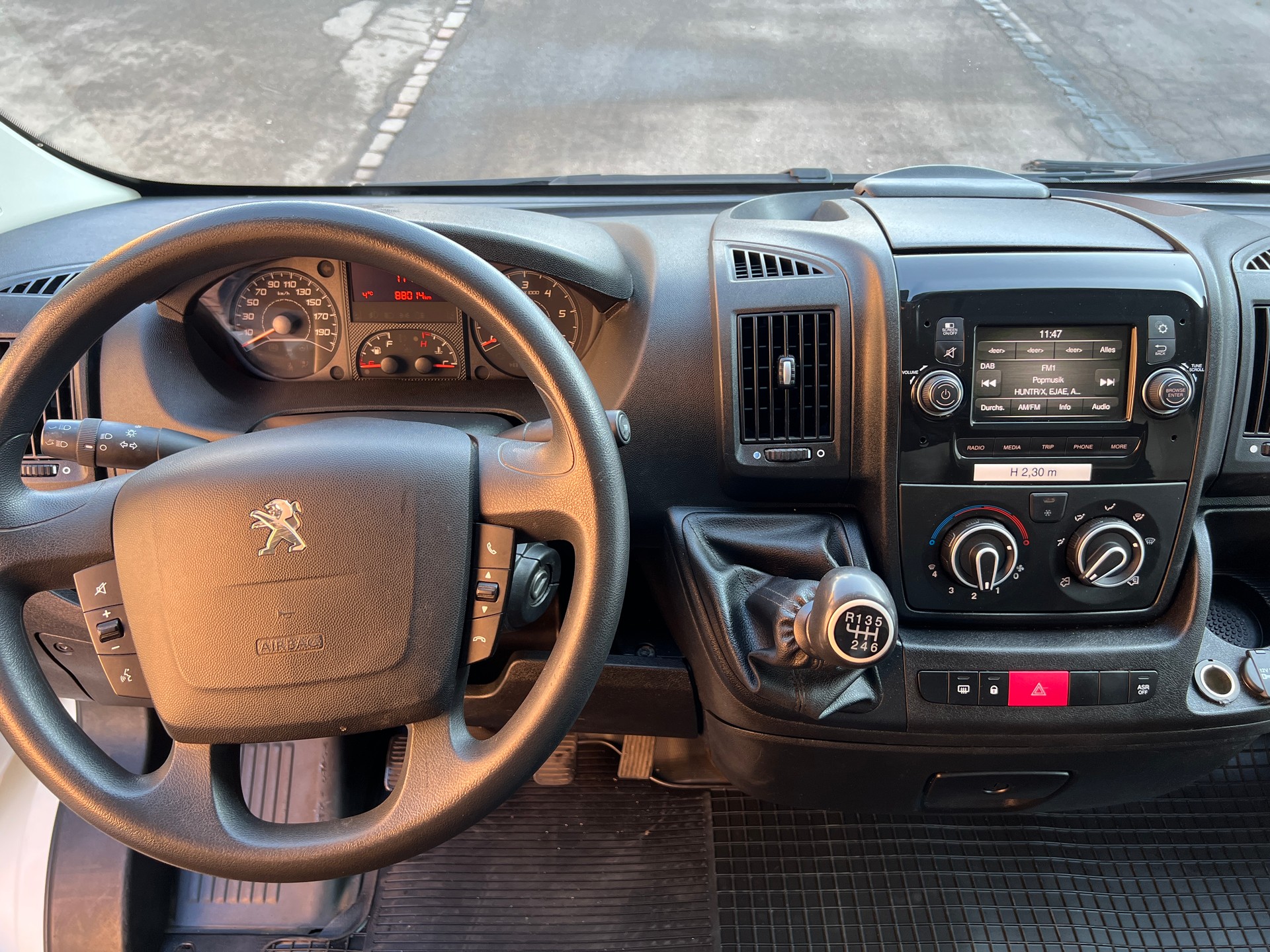 PEUGEOT Boxer 2.0 HDI 333 Active L1H1-image-12