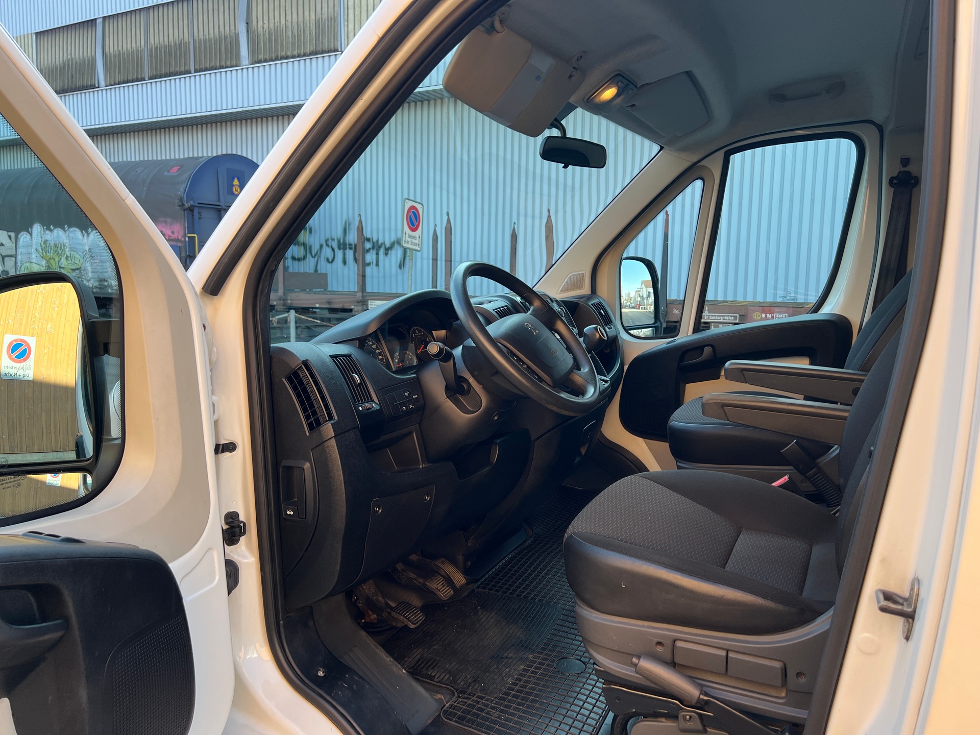 PEUGEOT Boxer 2.0 HDI 333 Active L1H1-image-11