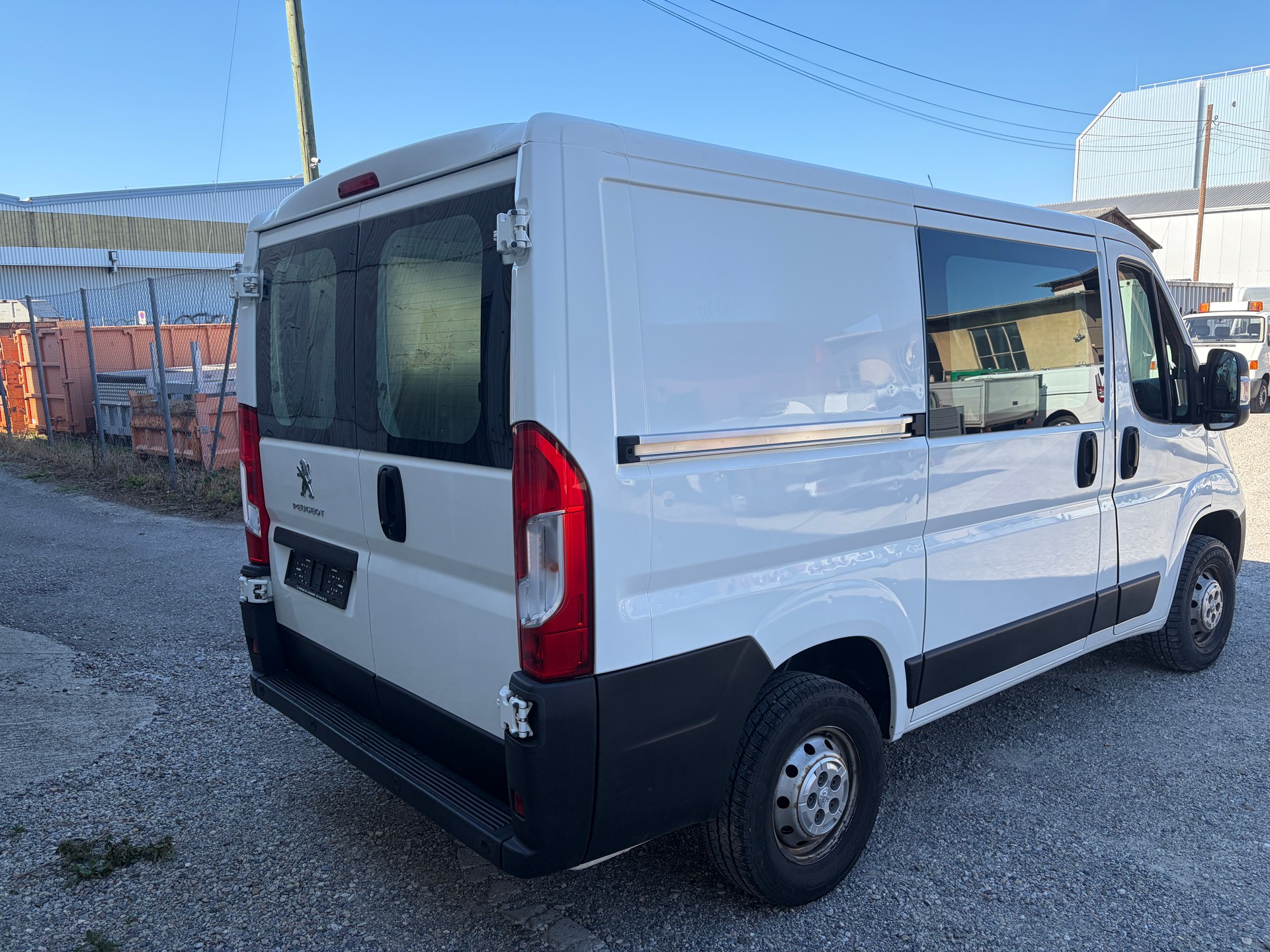 PEUGEOT Boxer 2.0 HDI 333 Active L1H1-image-2