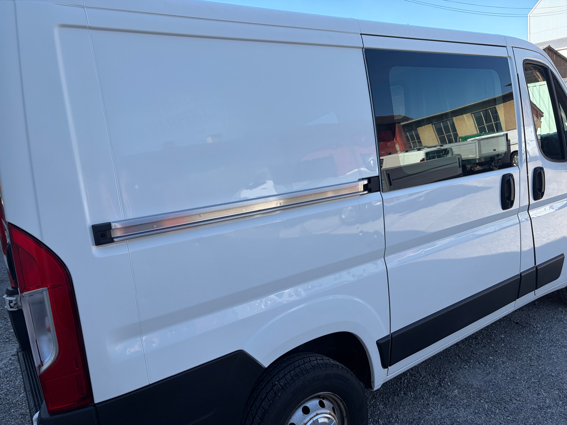 PEUGEOT Boxer 2.0 HDI 333 Active L1H1-image-6