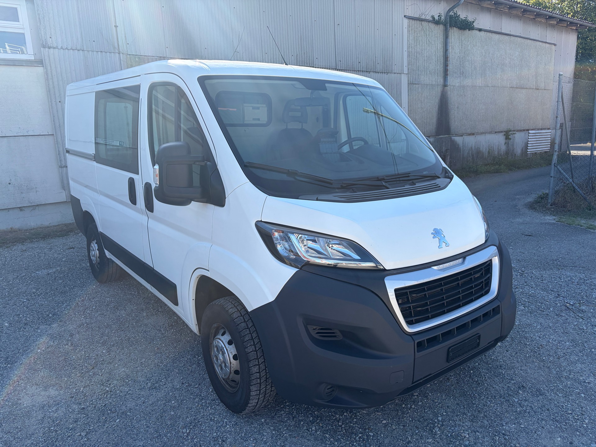 PEUGEOT Boxer 2.0 HDI 333 Active L1H1-image-1