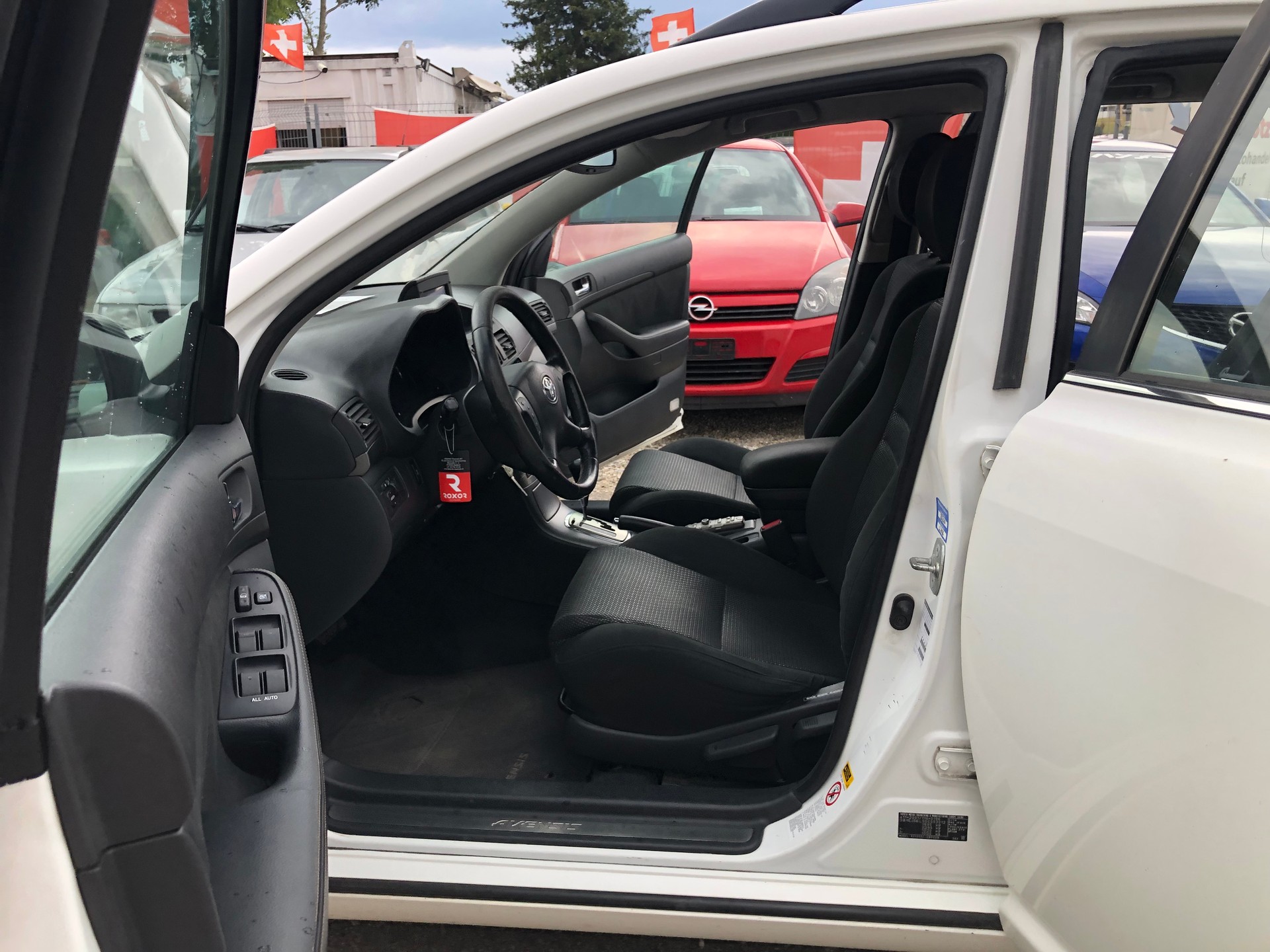 TOYOTA Avensis 2.0 D4 VVT-i Linea Sol Sportswagon-image-7