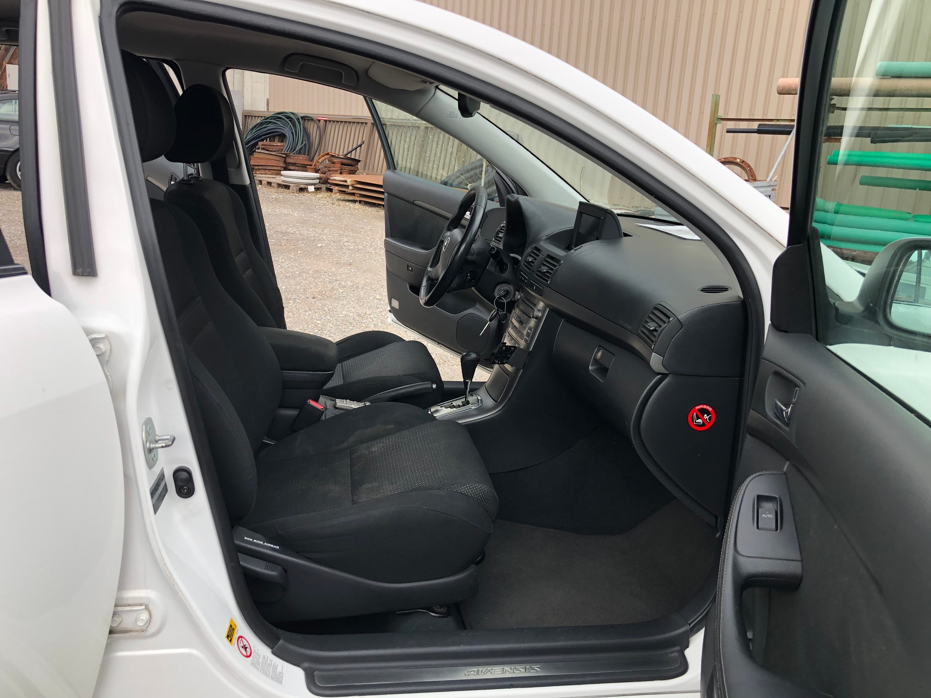 TOYOTA Avensis 2.0 D4 VVT-i Linea Sol Sportswagon-image-6