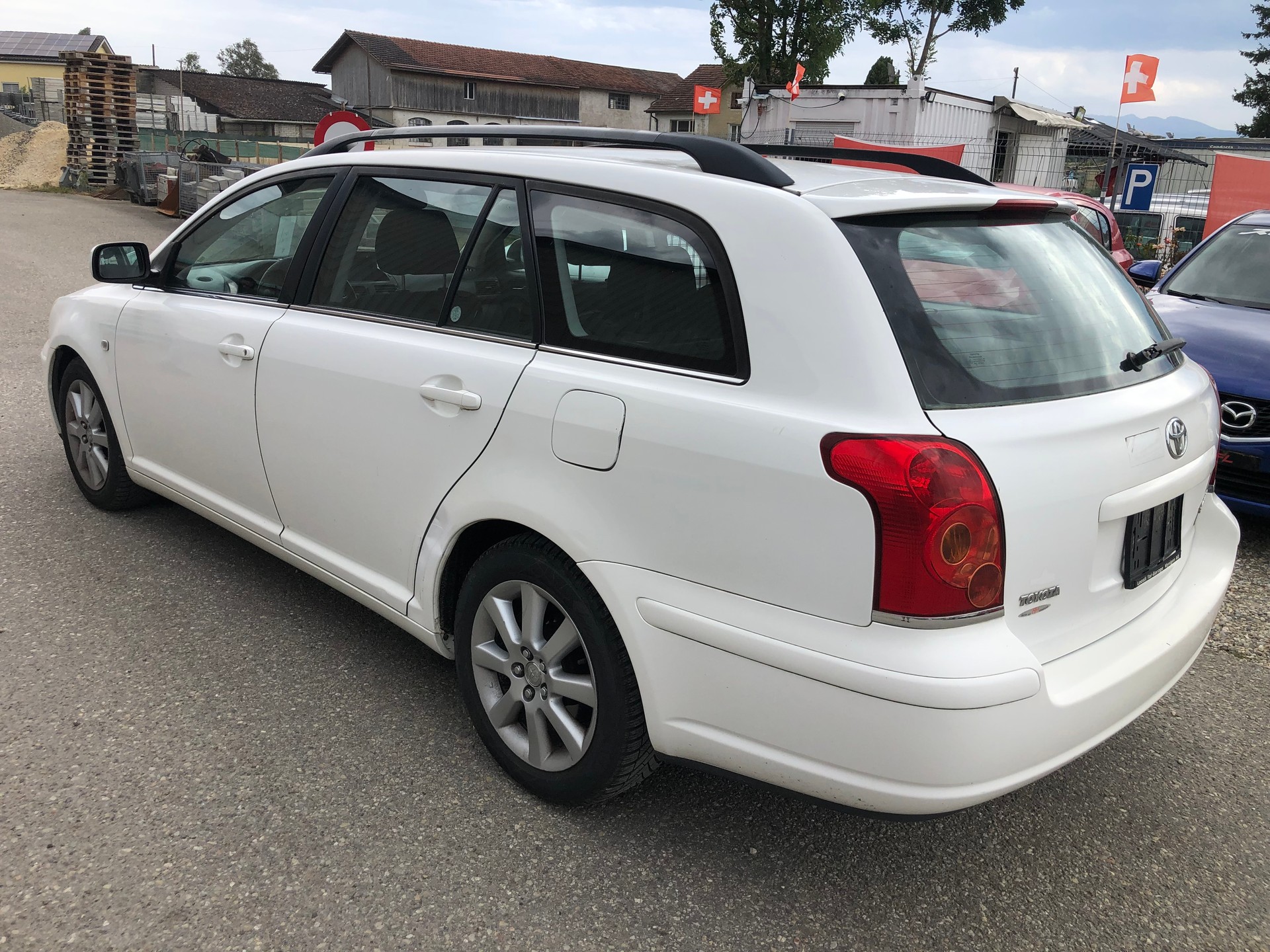 TOYOTA Avensis 2.0 D4 VVT-i Linea Sol Sportswagon-image-3