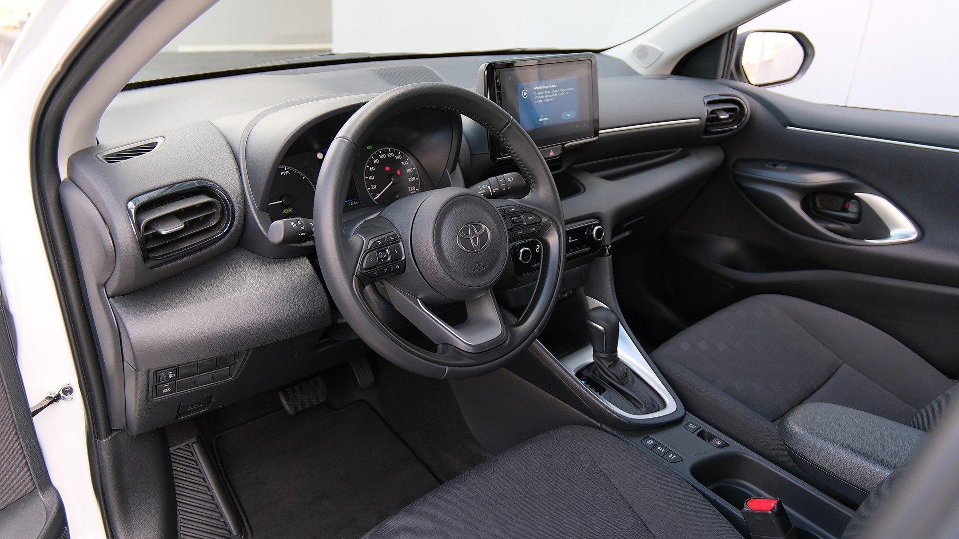 TOYOTA Yaris 1.5 Comfort e-CVT-image-21