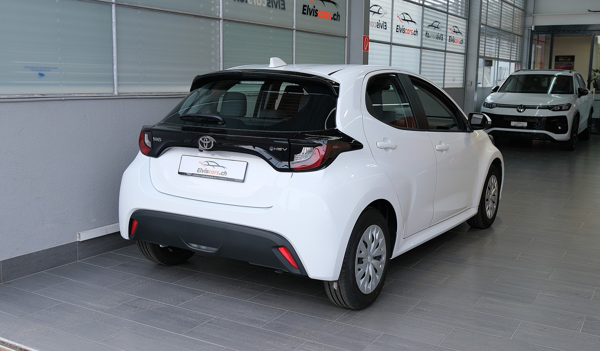 TOYOTA Yaris 1.5 Comfort e-CVT-image-24