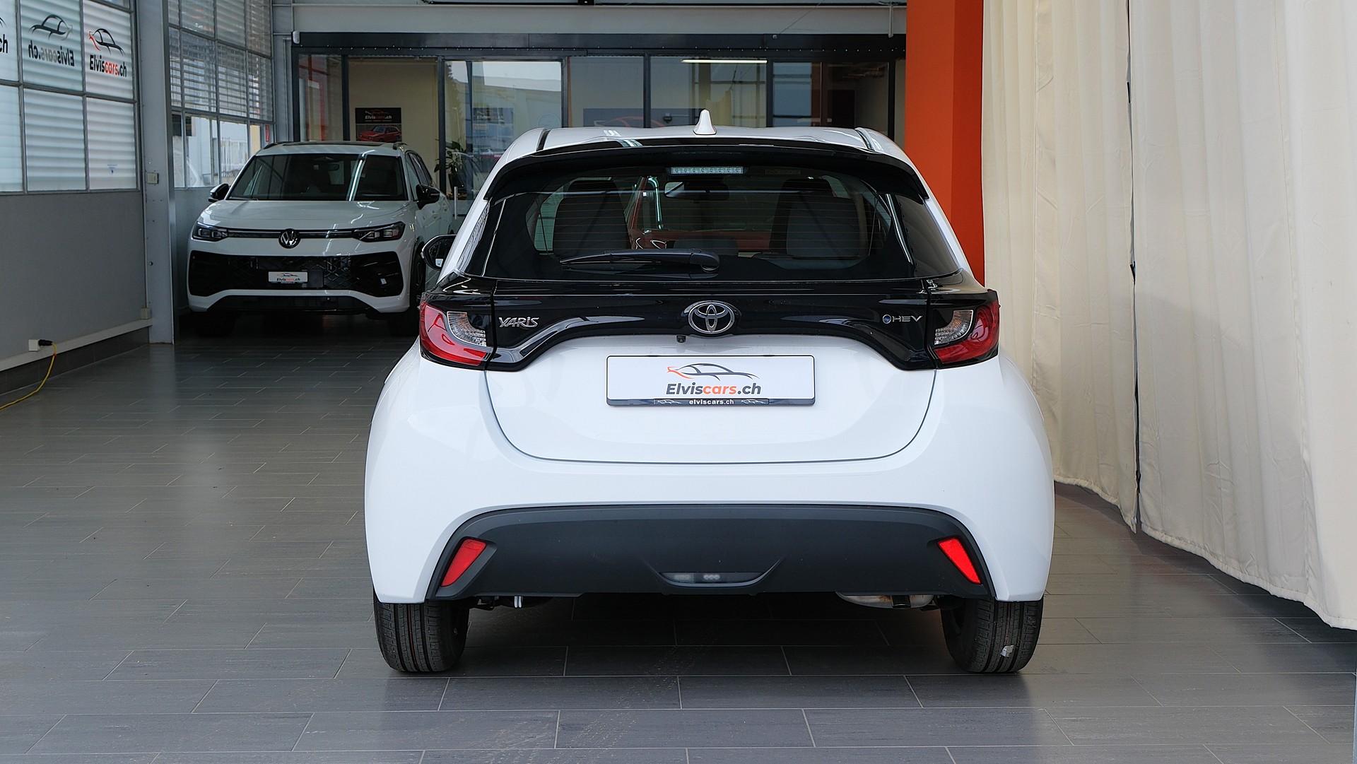 TOYOTA Yaris 1.5 Comfort e-CVT-image-13