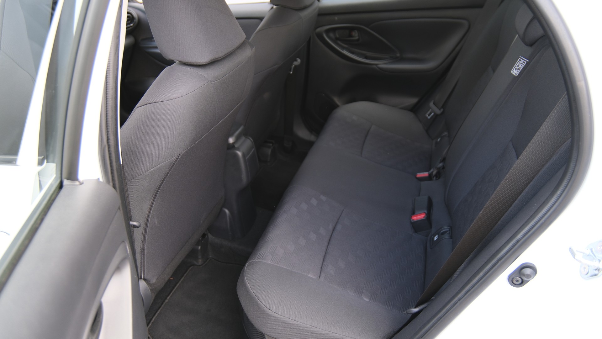 TOYOTA Yaris 1.5 Comfort e-CVT-image-23