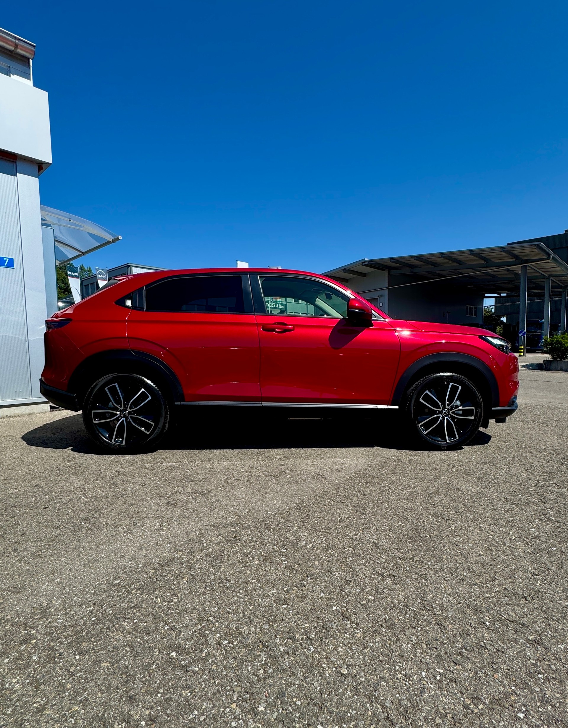 HONDA HR-V 1.5i-MMD Elegance E-CVT 1.9% Leasing Aktion unschlagbar mit 8 Jahren Garantie-showroom-element-3