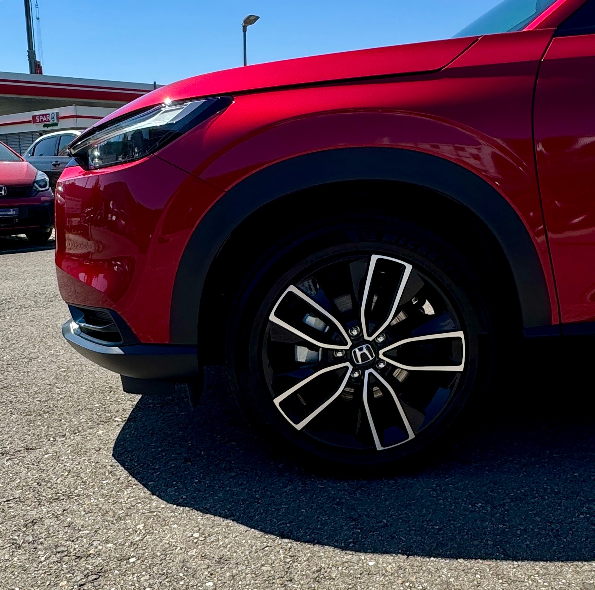 HONDA HR-V 1.5i-MMD Elegance E-CVT 1.9% Leasing Aktion unschlagbar mit 8 Jahren Garantie-showroom-element-1
