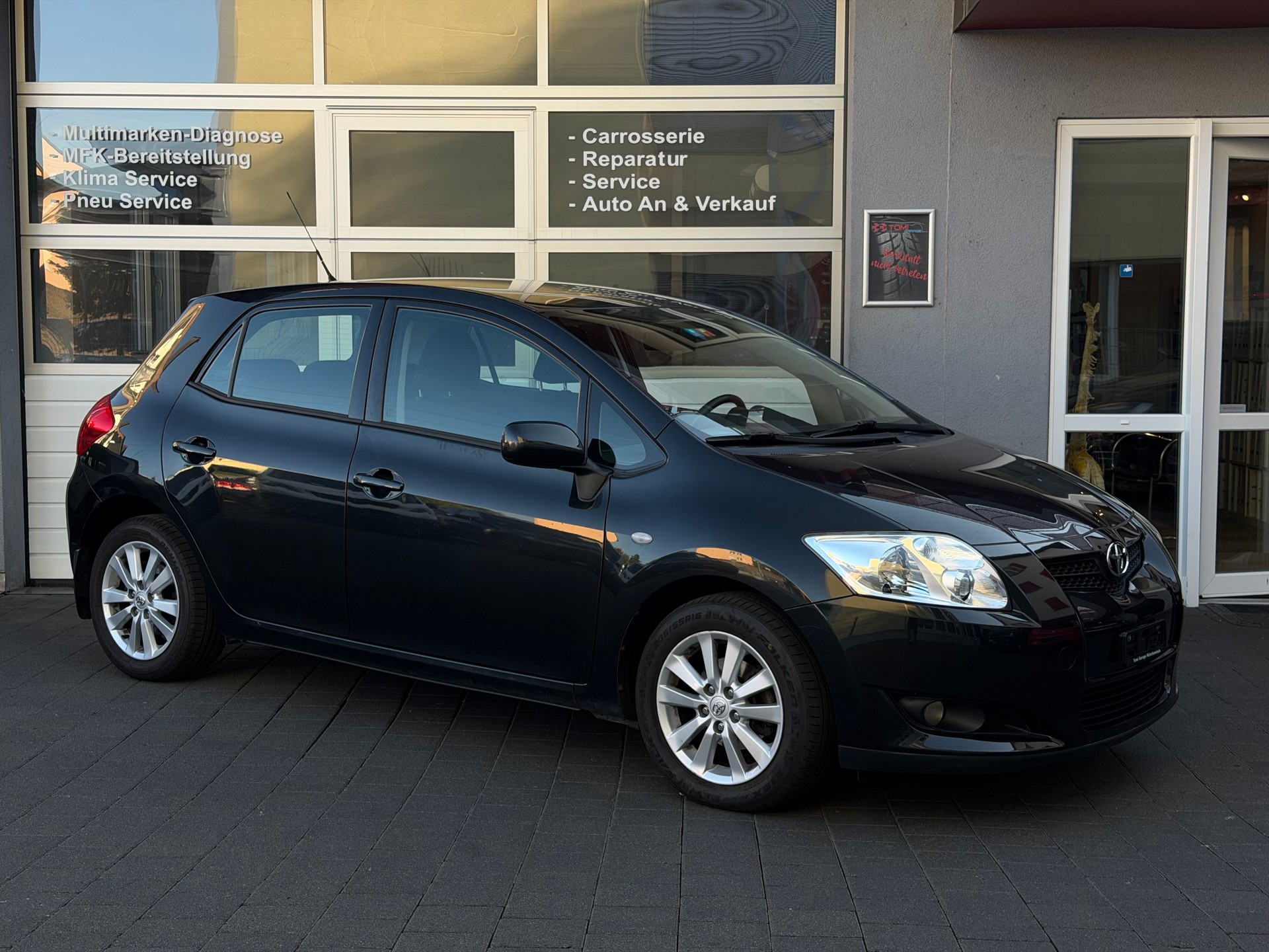 TOYOTA Toyota Auris 1.6 Style*Frisch ab MFK&Service*8-Fach Räder*Sparsam&Zuverlässig*-image-4